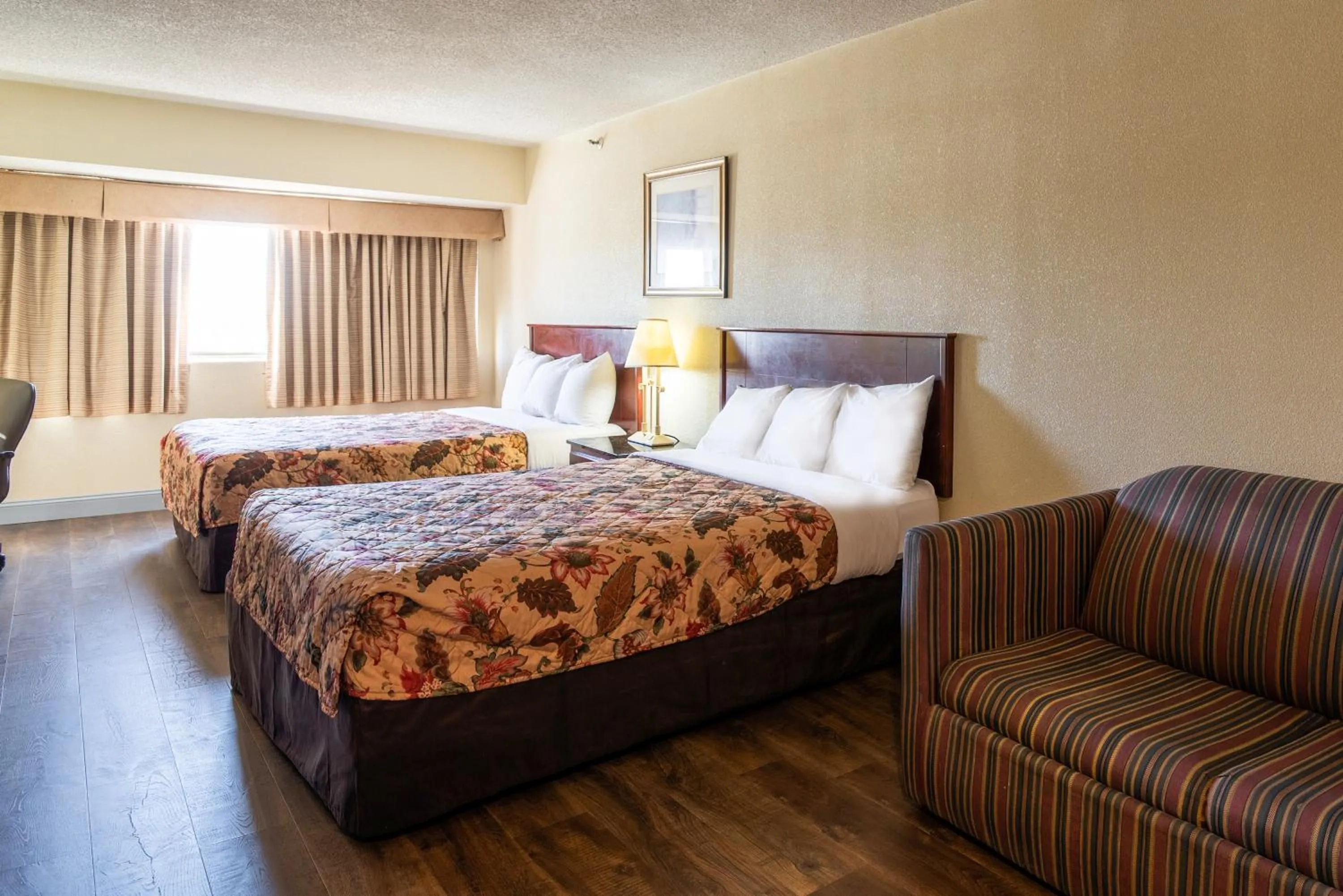 Bed in Dominion Inn and Suites