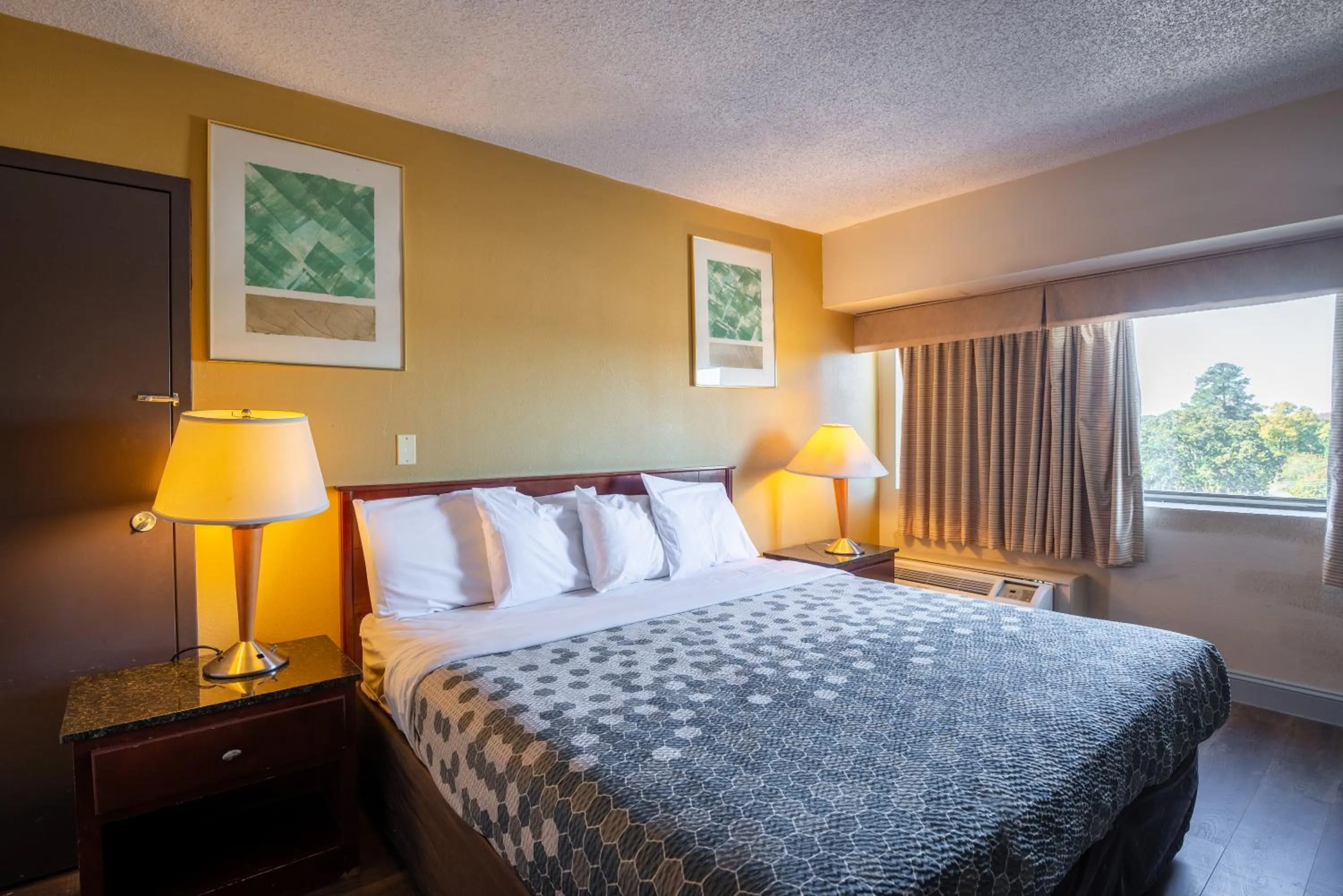 Bed in Dominion Inn and Suites