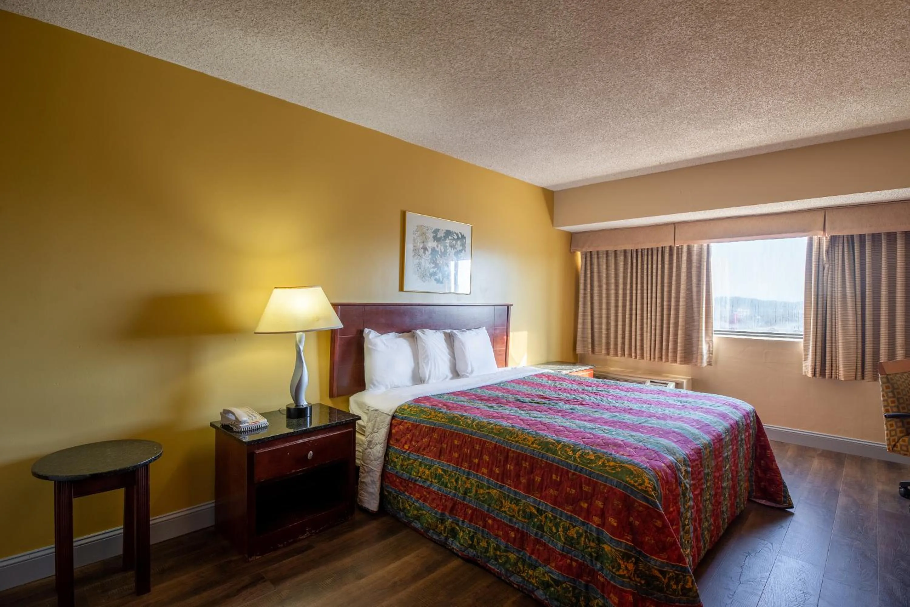 Bed in Dominion Inn and Suites