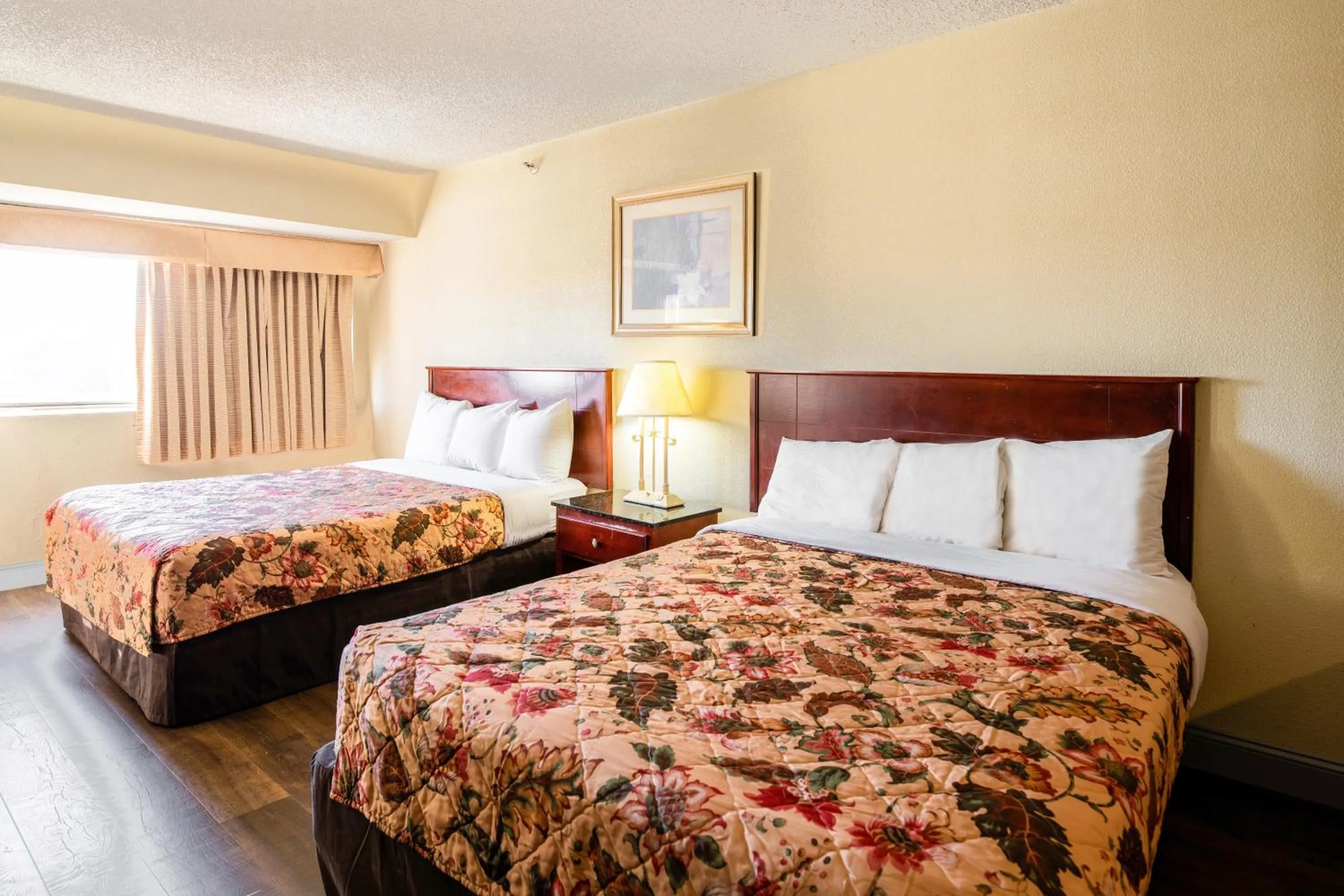 Bed in Dominion Inn and Suites