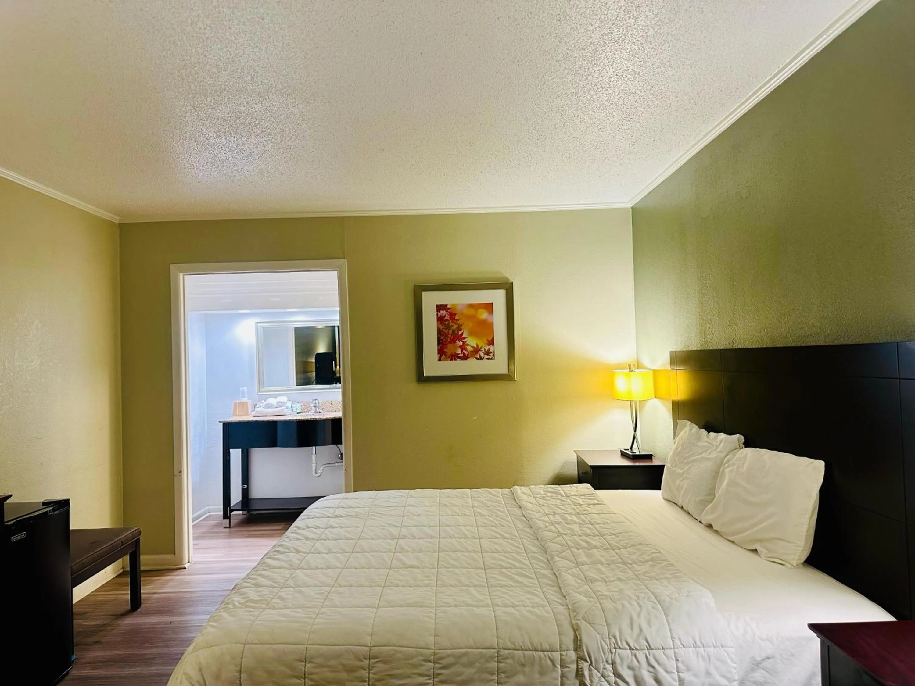 Photo of the whole room, Bed in Astoria Hotel North