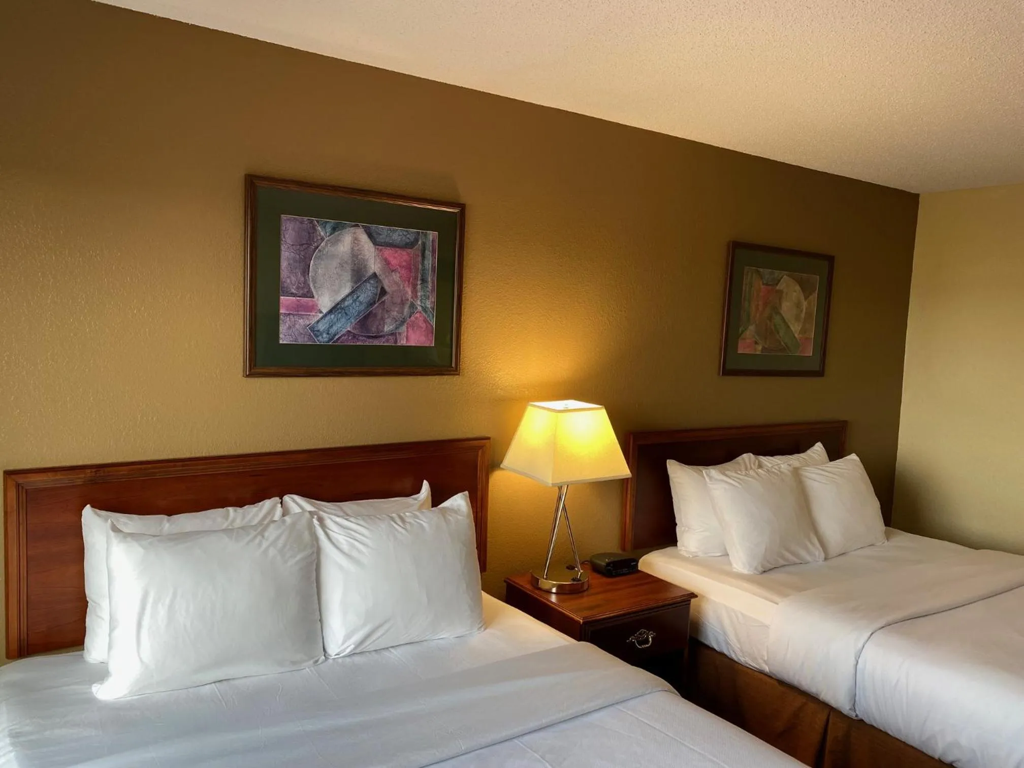 Bed in Comfort Inn & Suites Morton - Peoria