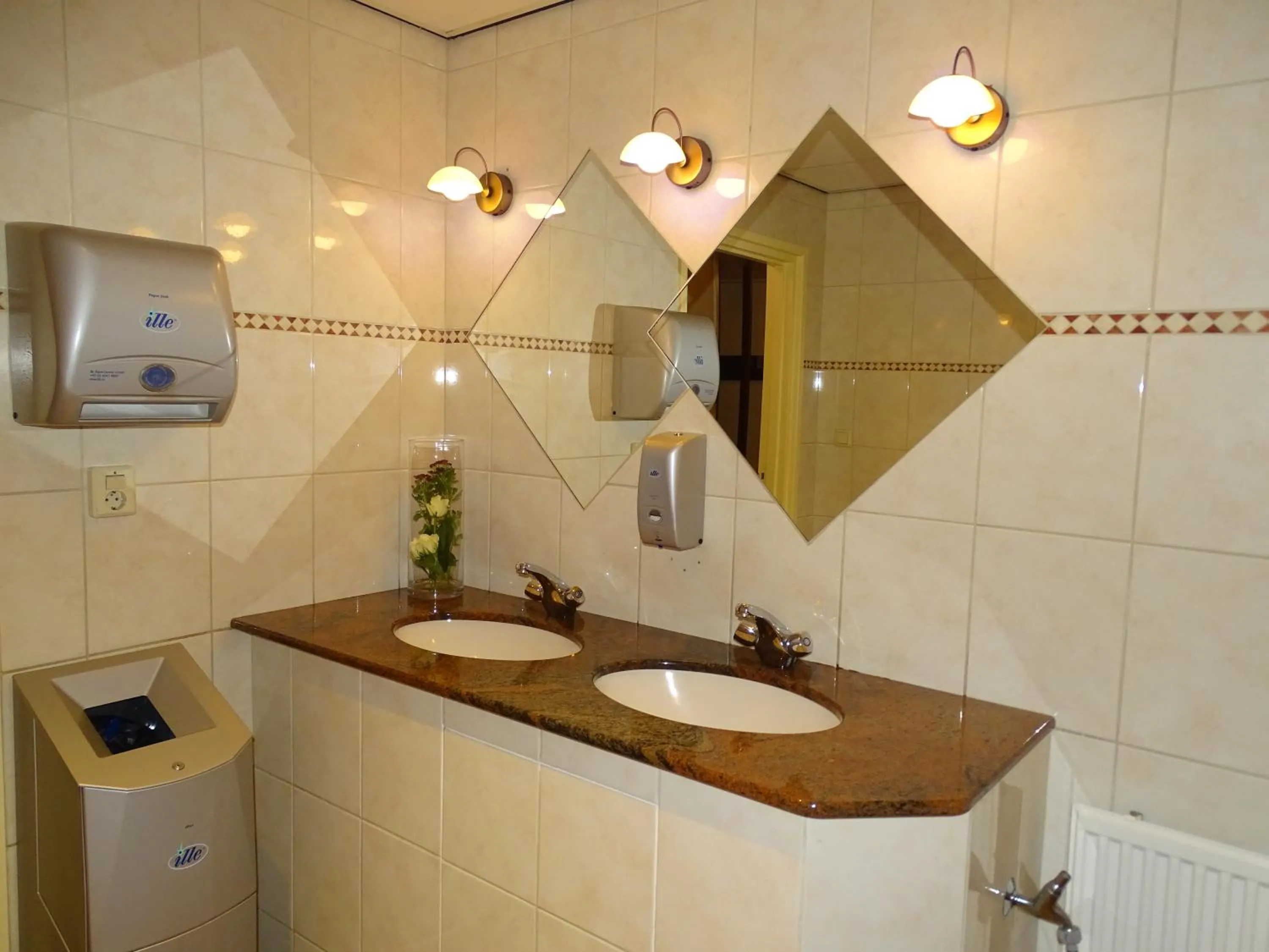 Property building in Hotel Café Restaurant "De Kroon"