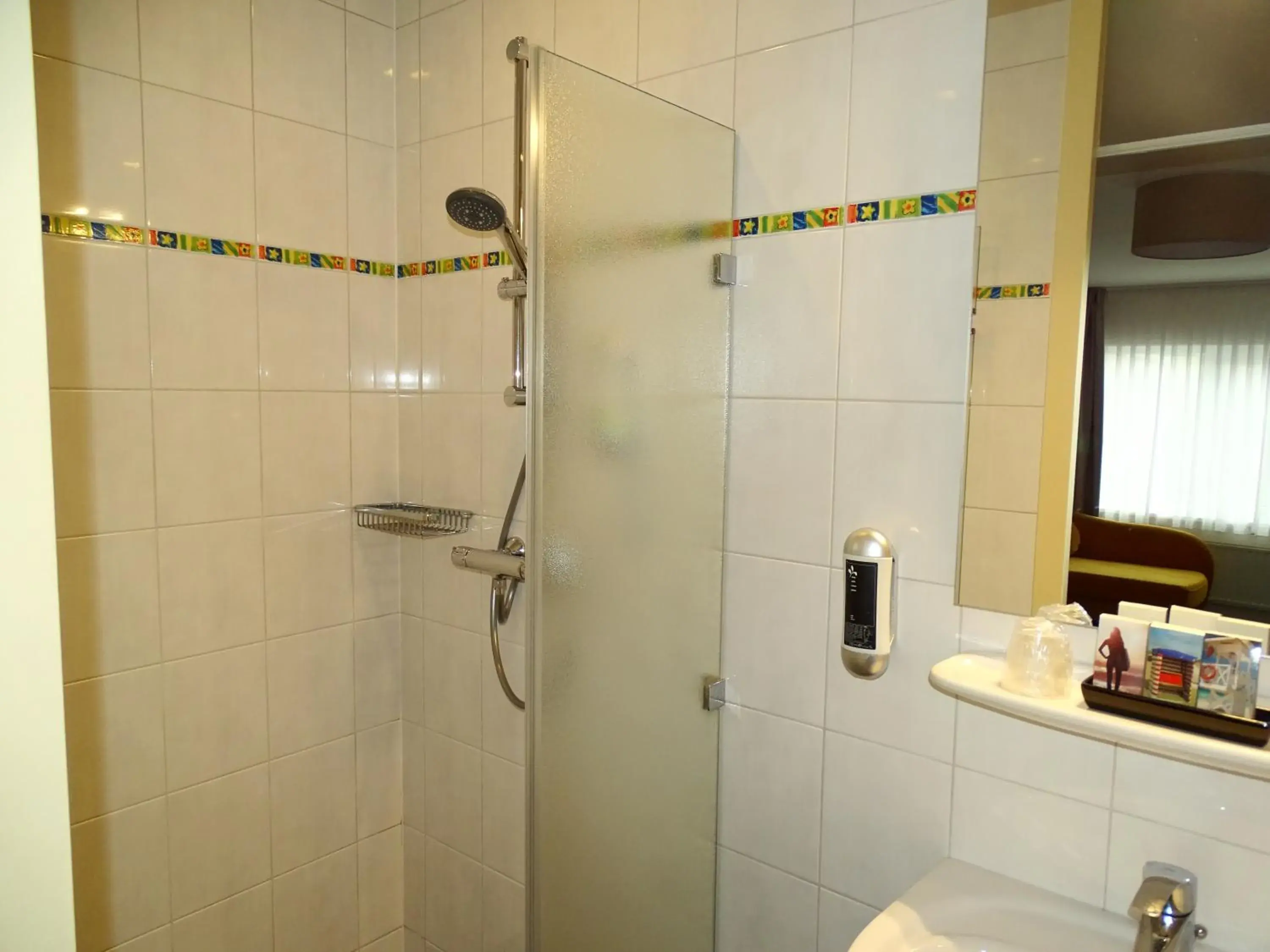 Single Room with Private Bathroom in Hotel Café Restaurant "De Kroon" Single Room with Private Bathroom in Hotel Café Restaurant "De Kroon"