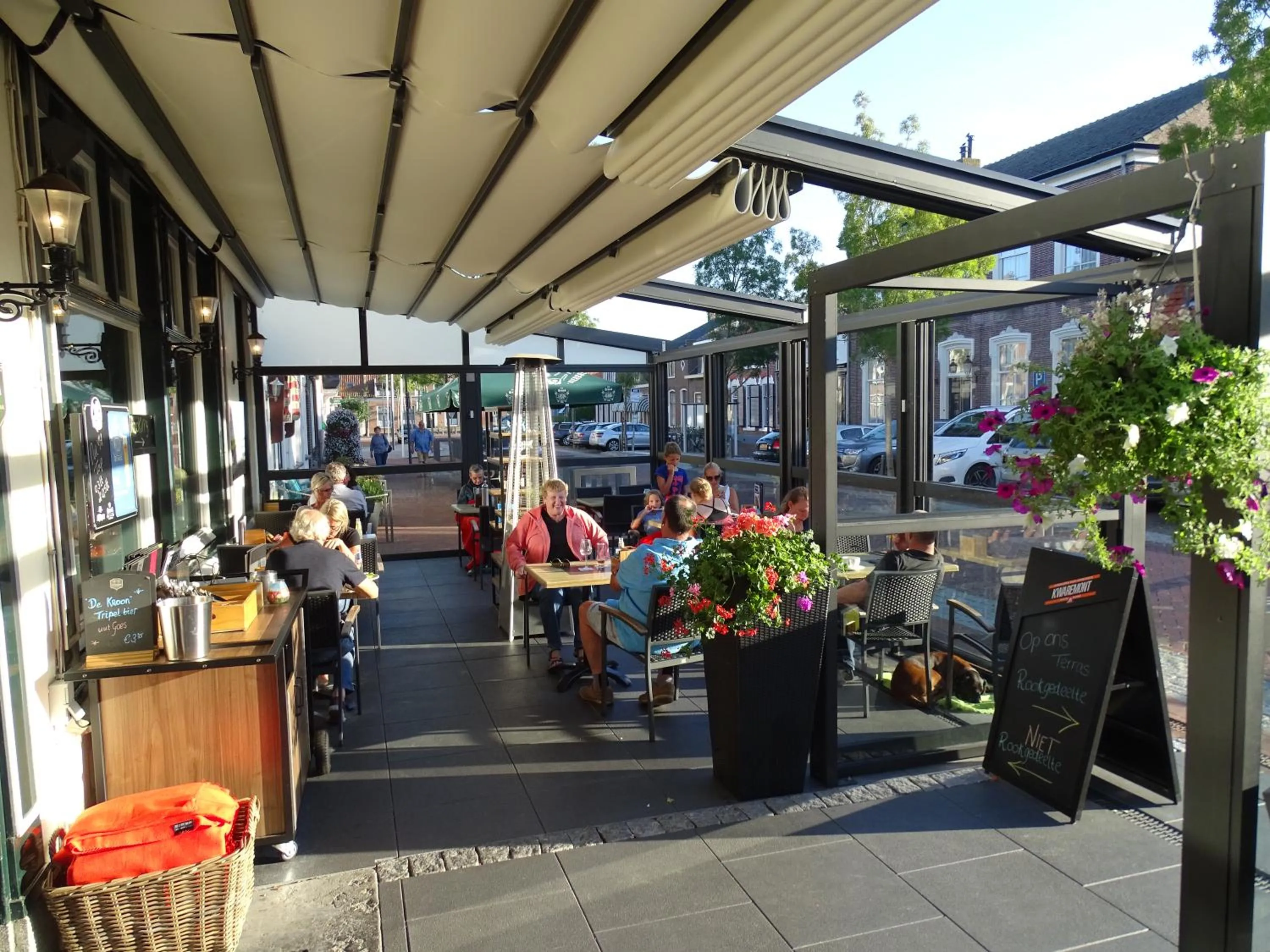 Restaurant/places to eat in Hotel Café Restaurant "De Kroon"