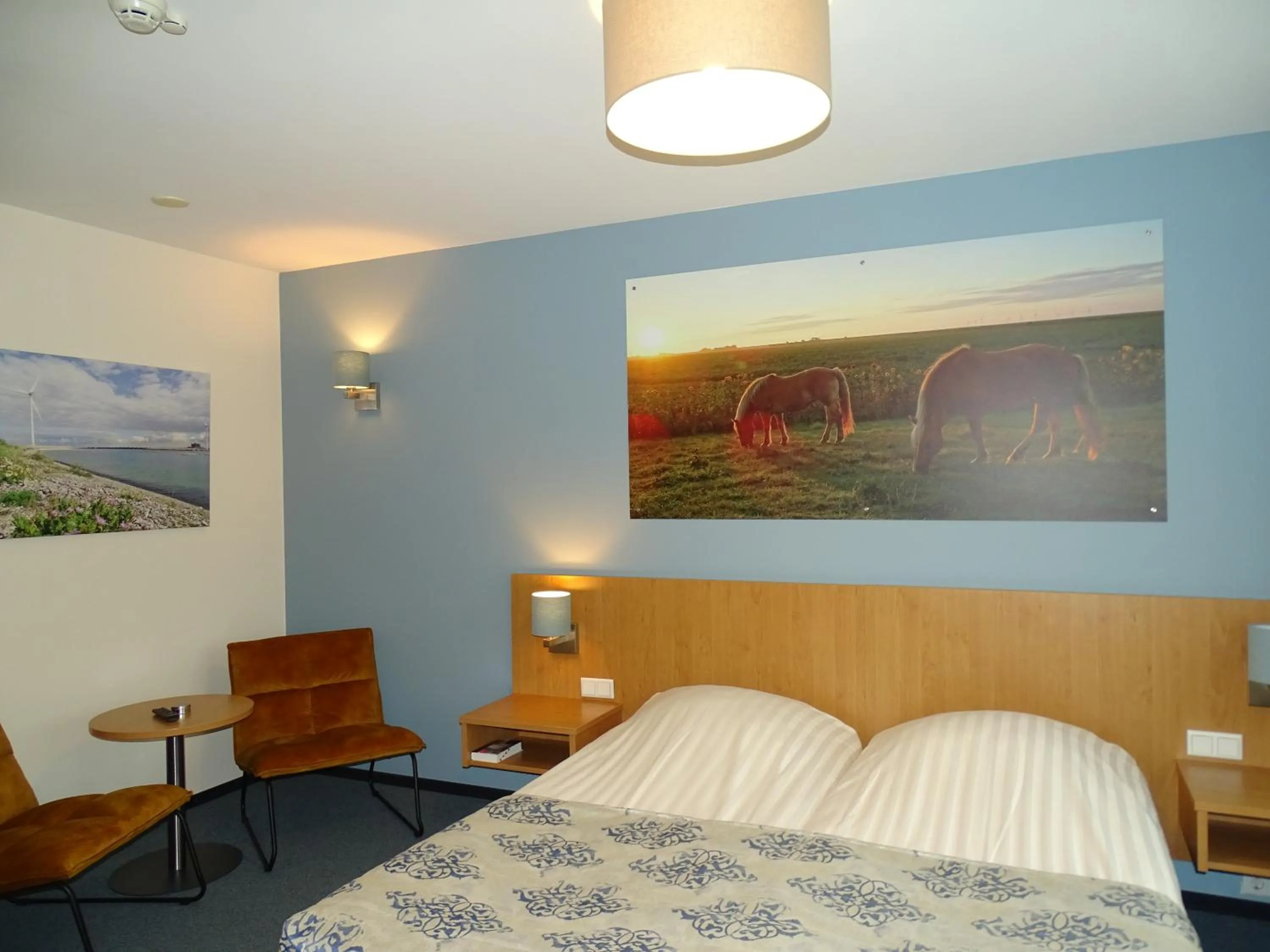 Guests, Bed in Hotel Café Restaurant "De Kroon"