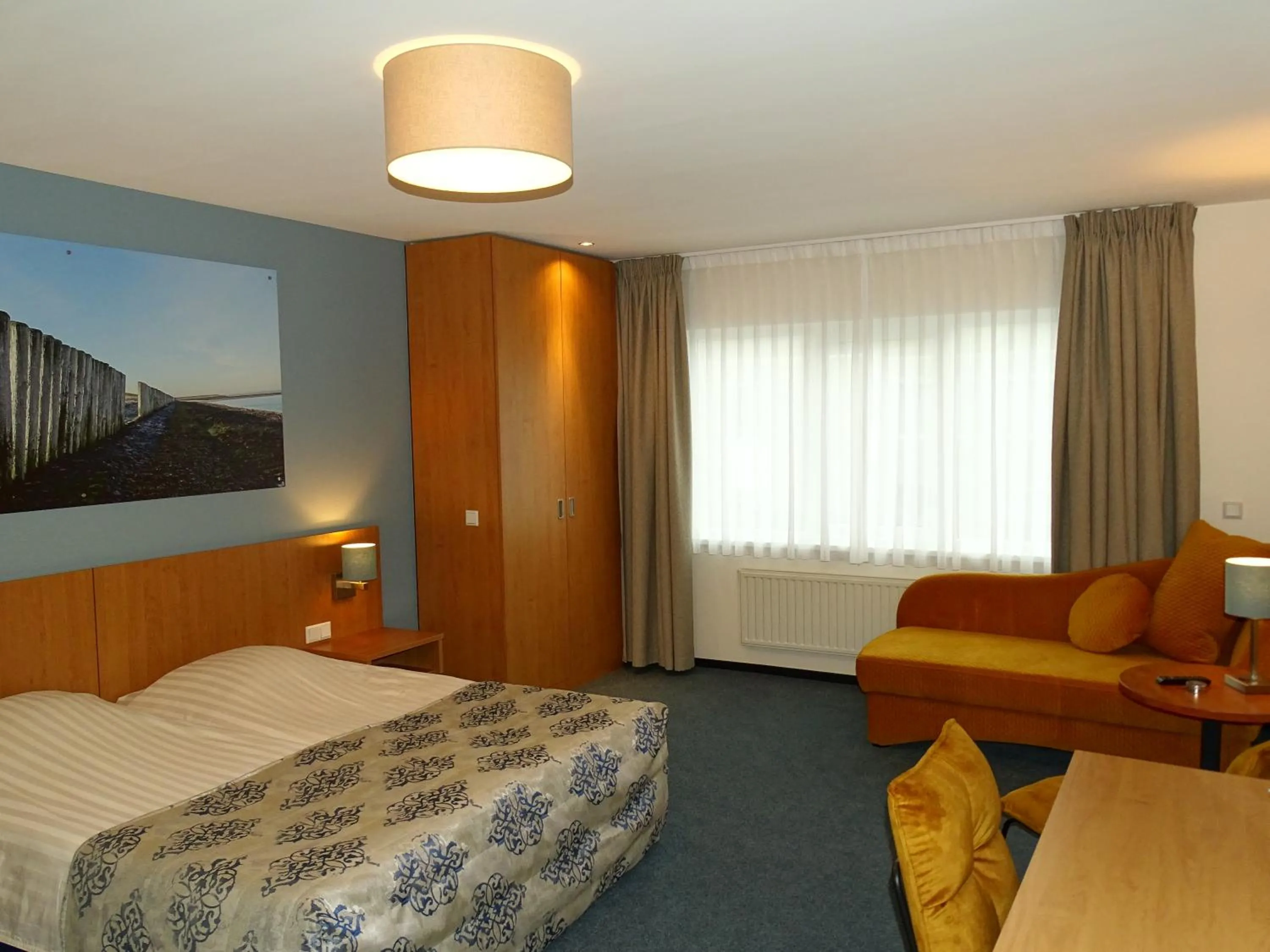 Guests, Bed in Hotel Café Restaurant "De Kroon"