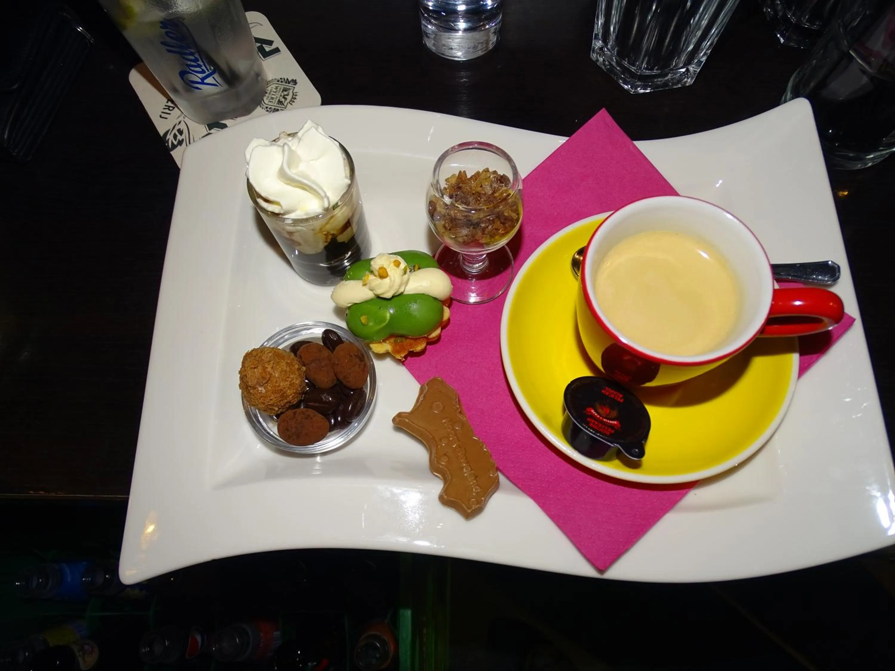 Non alcoholic drinks in Hotel Café Restaurant "De Kroon"