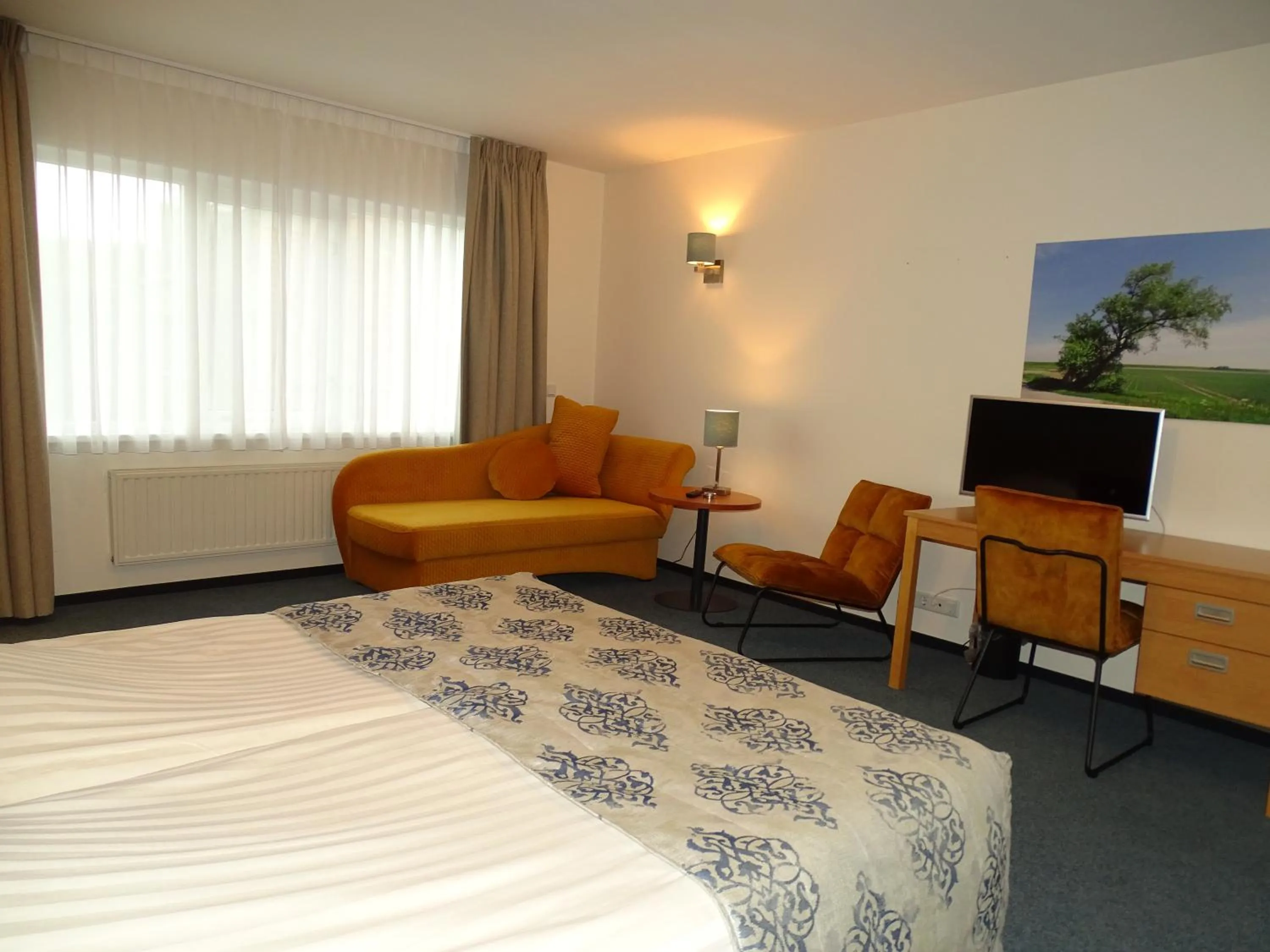 Guests, Bed in Hotel Café Restaurant "De Kroon"