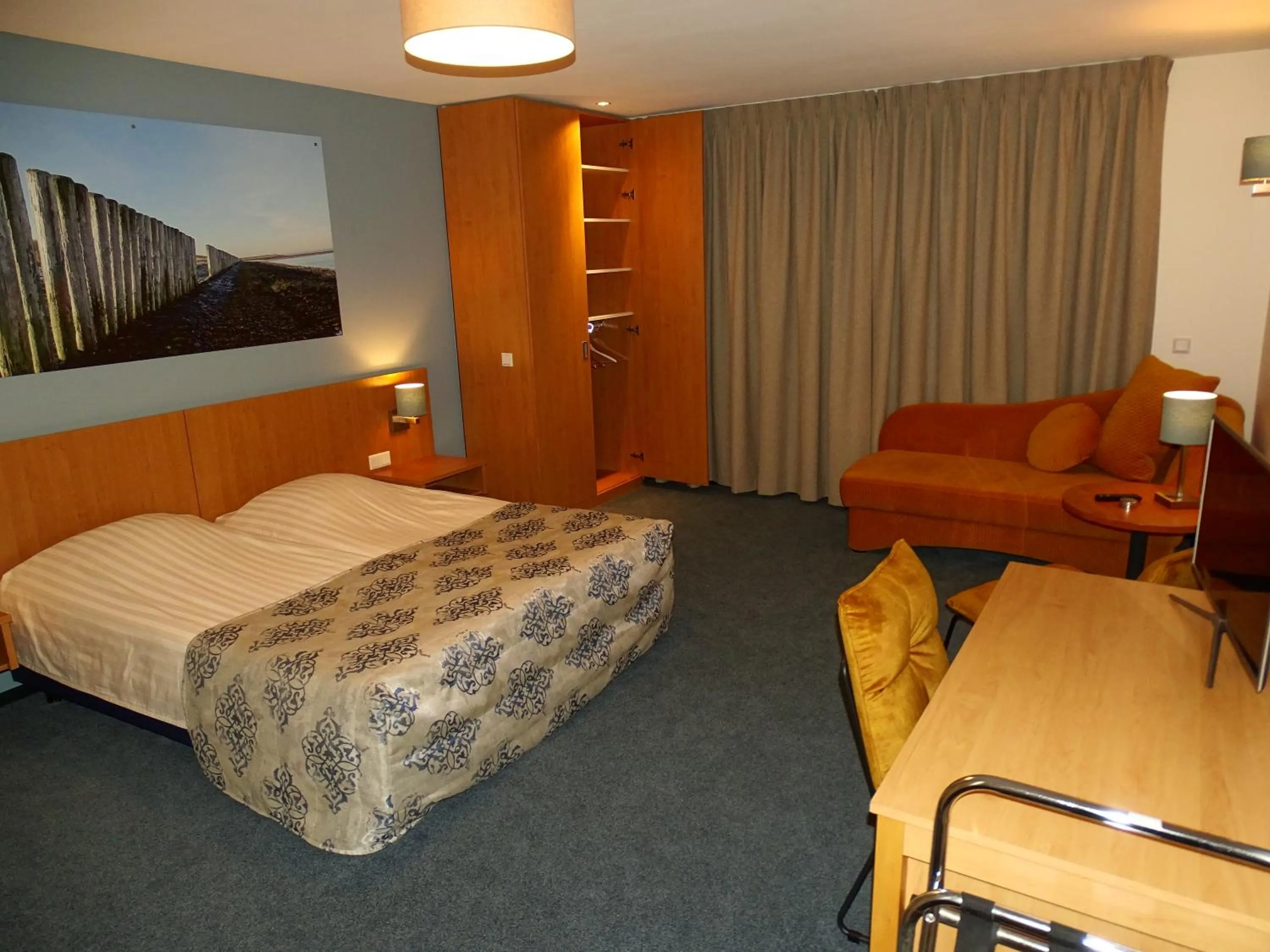 Guests, Bed in Hotel Café Restaurant "De Kroon"