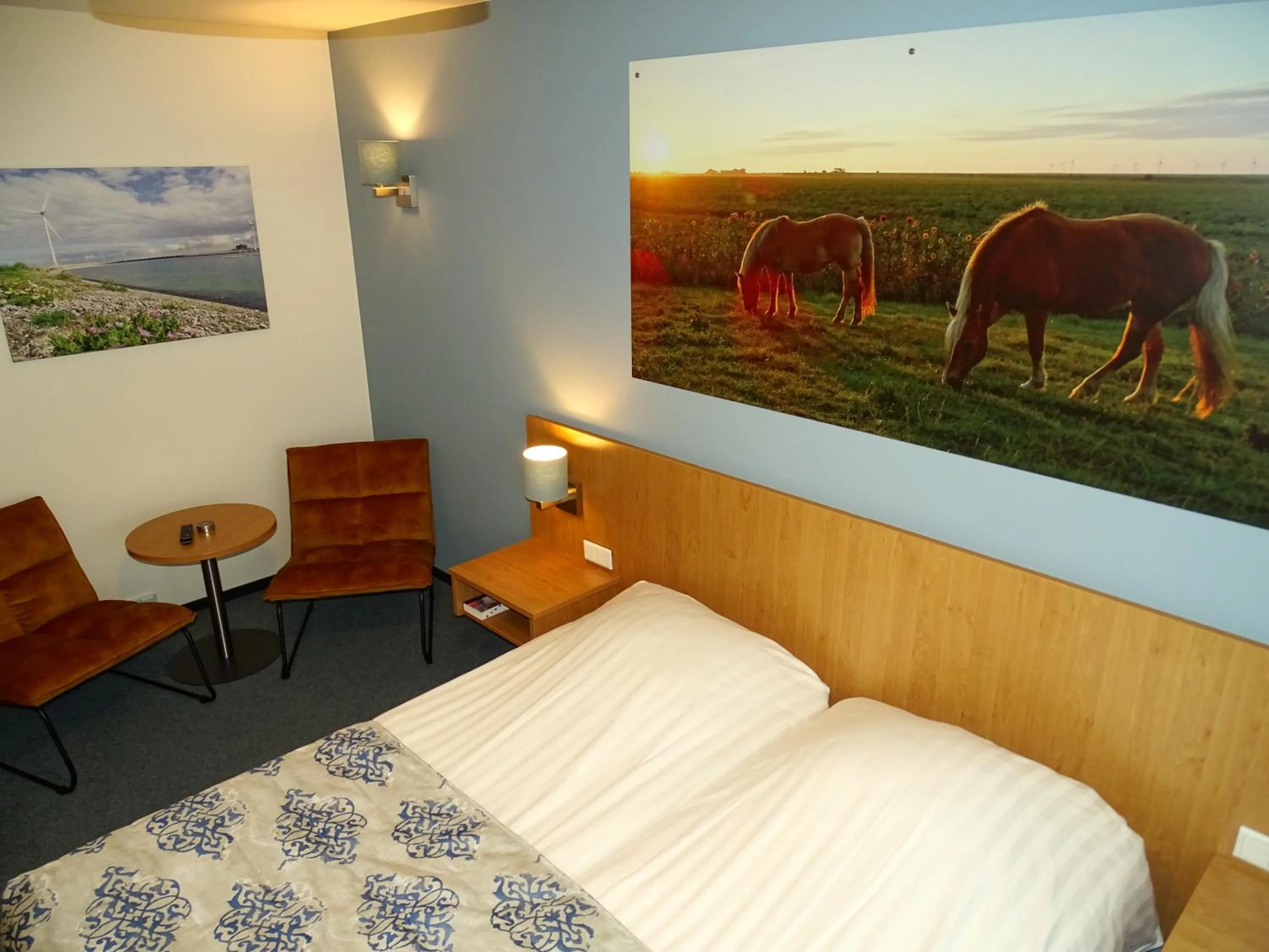 Guests, Bed in Hotel Café Restaurant "De Kroon"