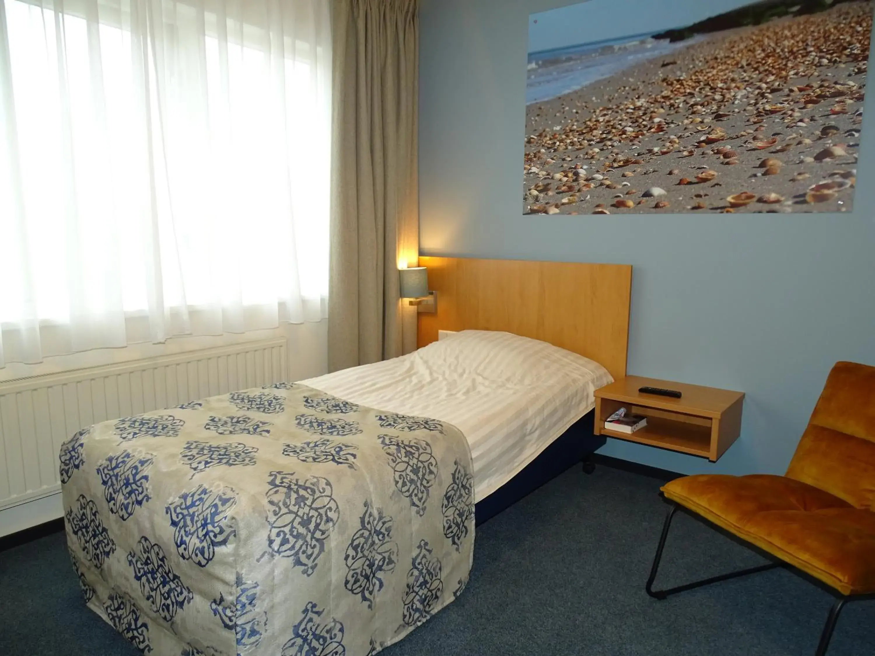 Single Room with Private Bathroom in Hotel Café Restaurant "De Kroon" Single Room with Private Bathroom in Hotel Café Restaurant "De Kroon"