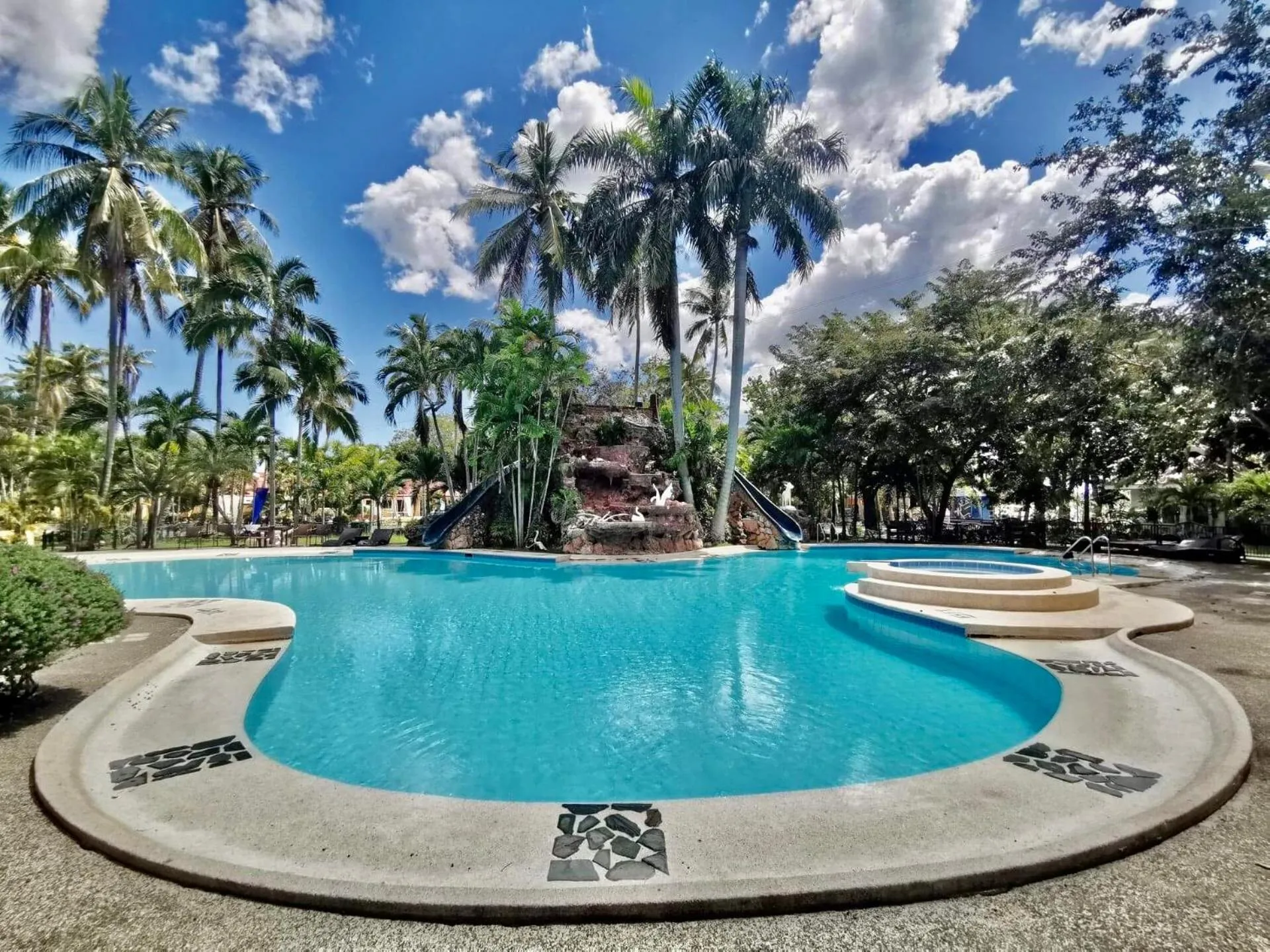 San Remigio Beach Club