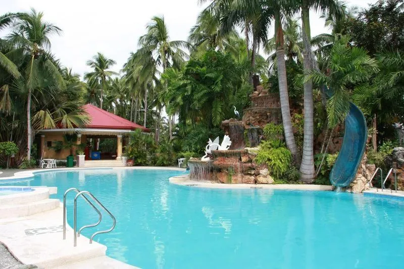 Swimming pool in San Remigio Beach Club