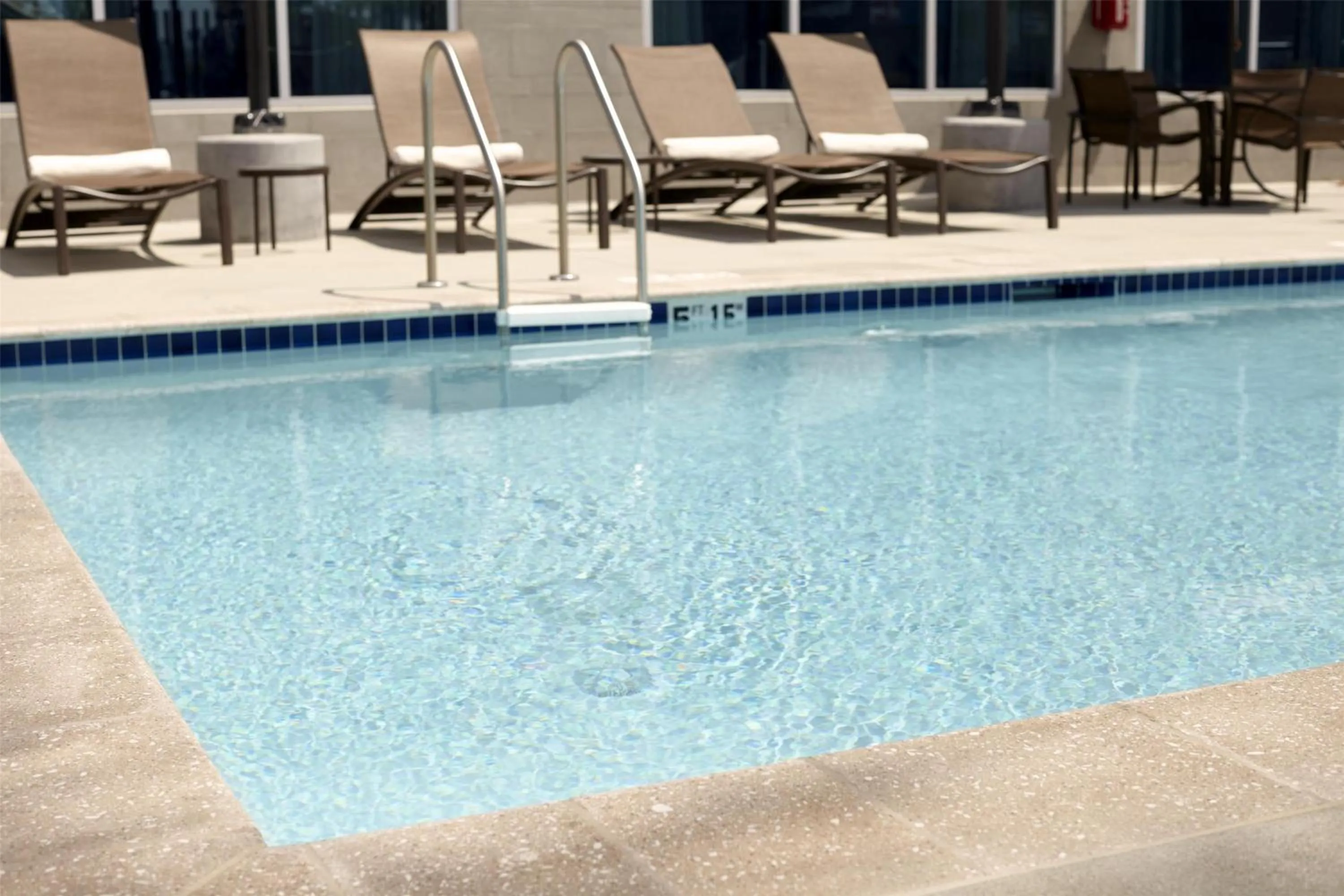 Swimming pool in Hyatt Place Atlanta / Norcross / Peachtree