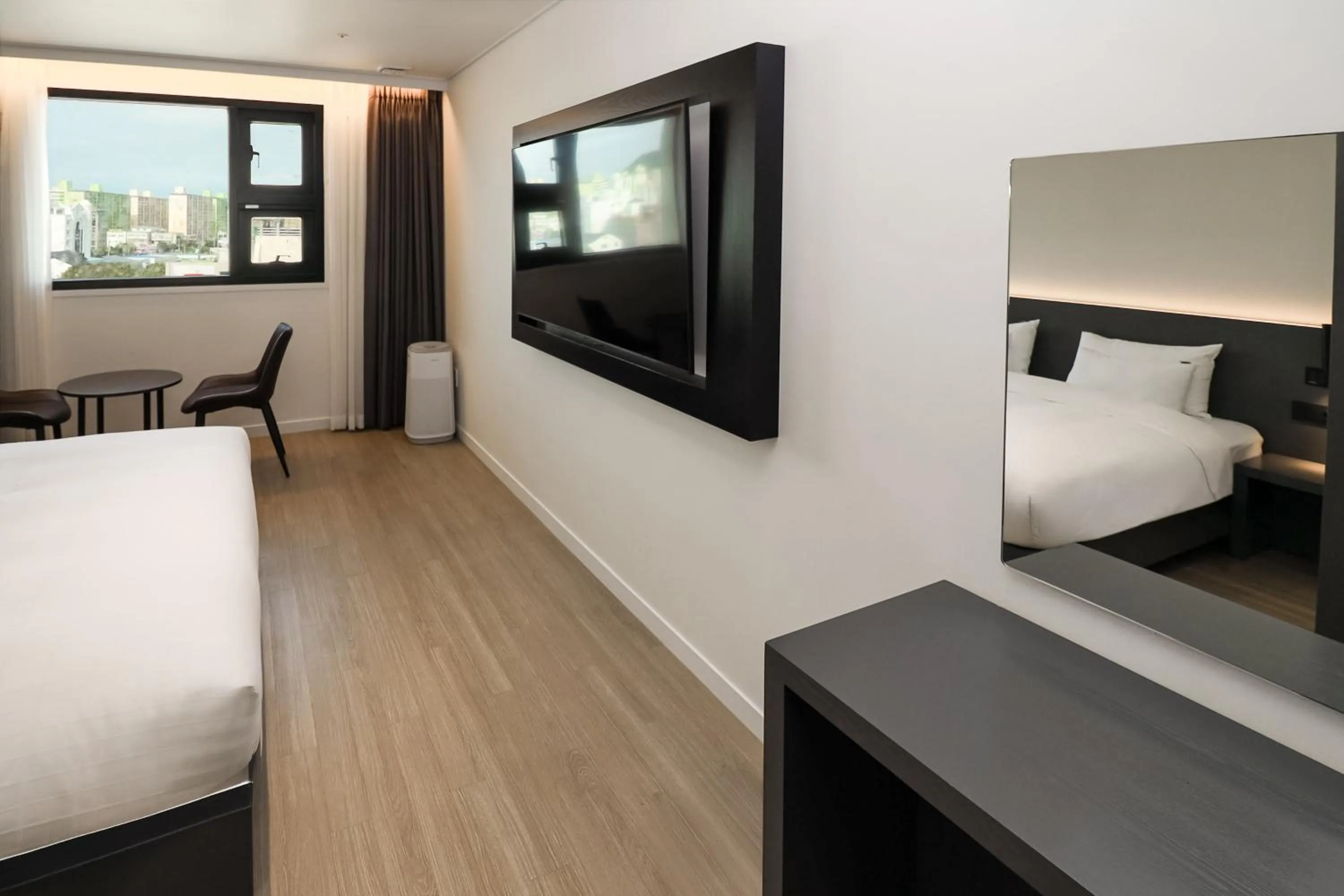 Photo of the whole room, Bed in Hound Hotel Mokpo Peace Plaza