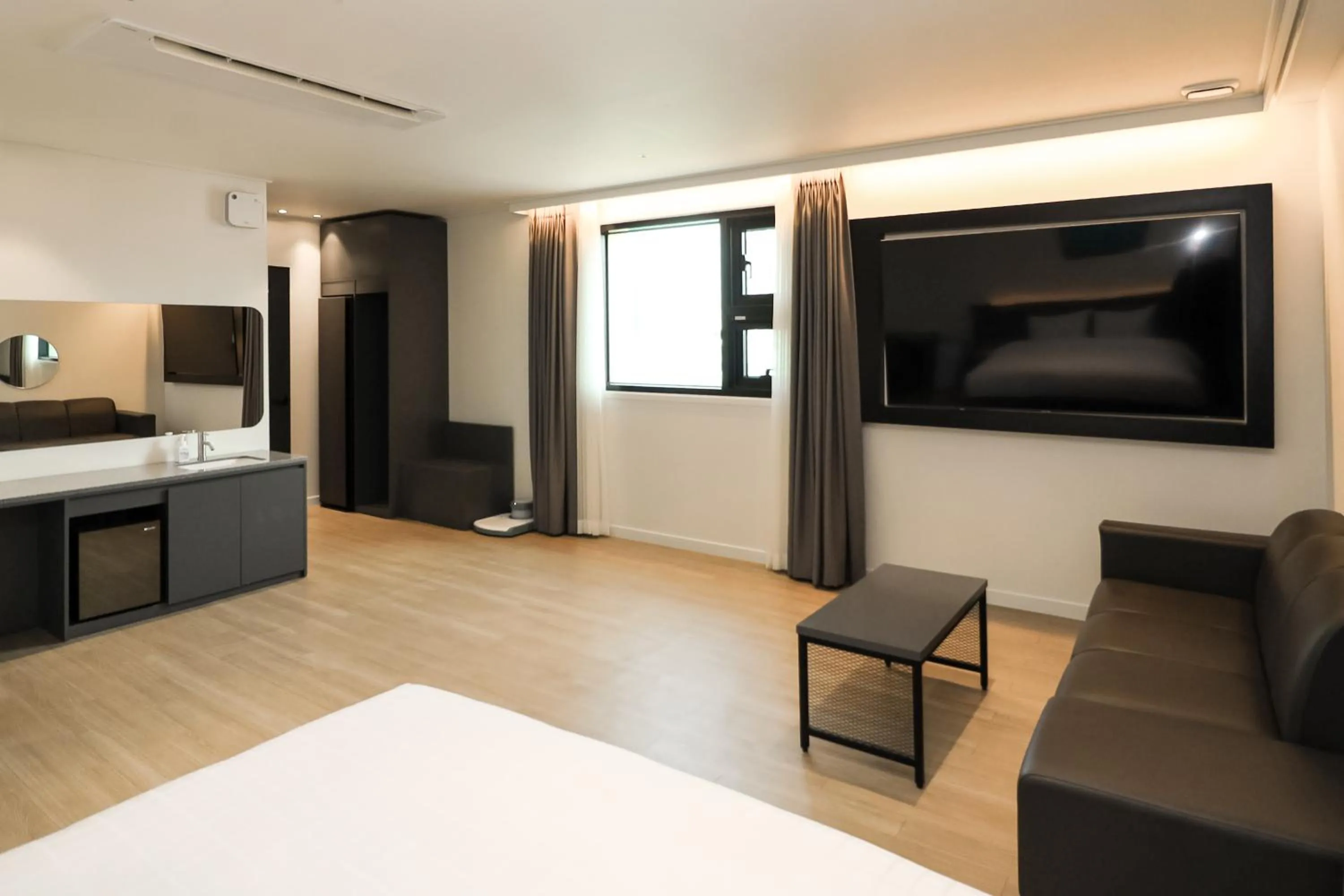 Living room, Bed in Hound Hotel Mokpo Peace Plaza