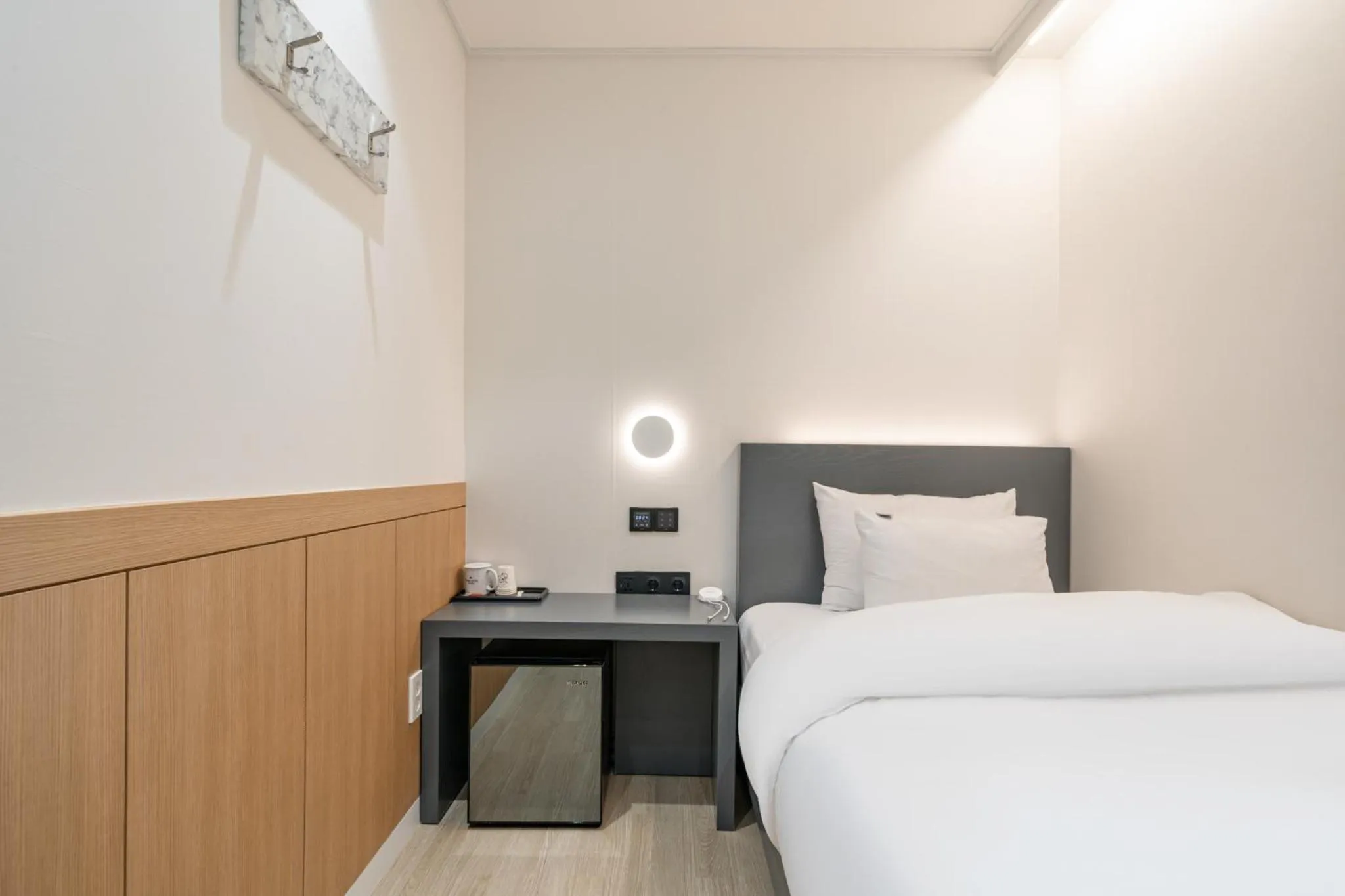 Photo of the whole room, Bed in Hound Hotel Mokpo Peace Plaza