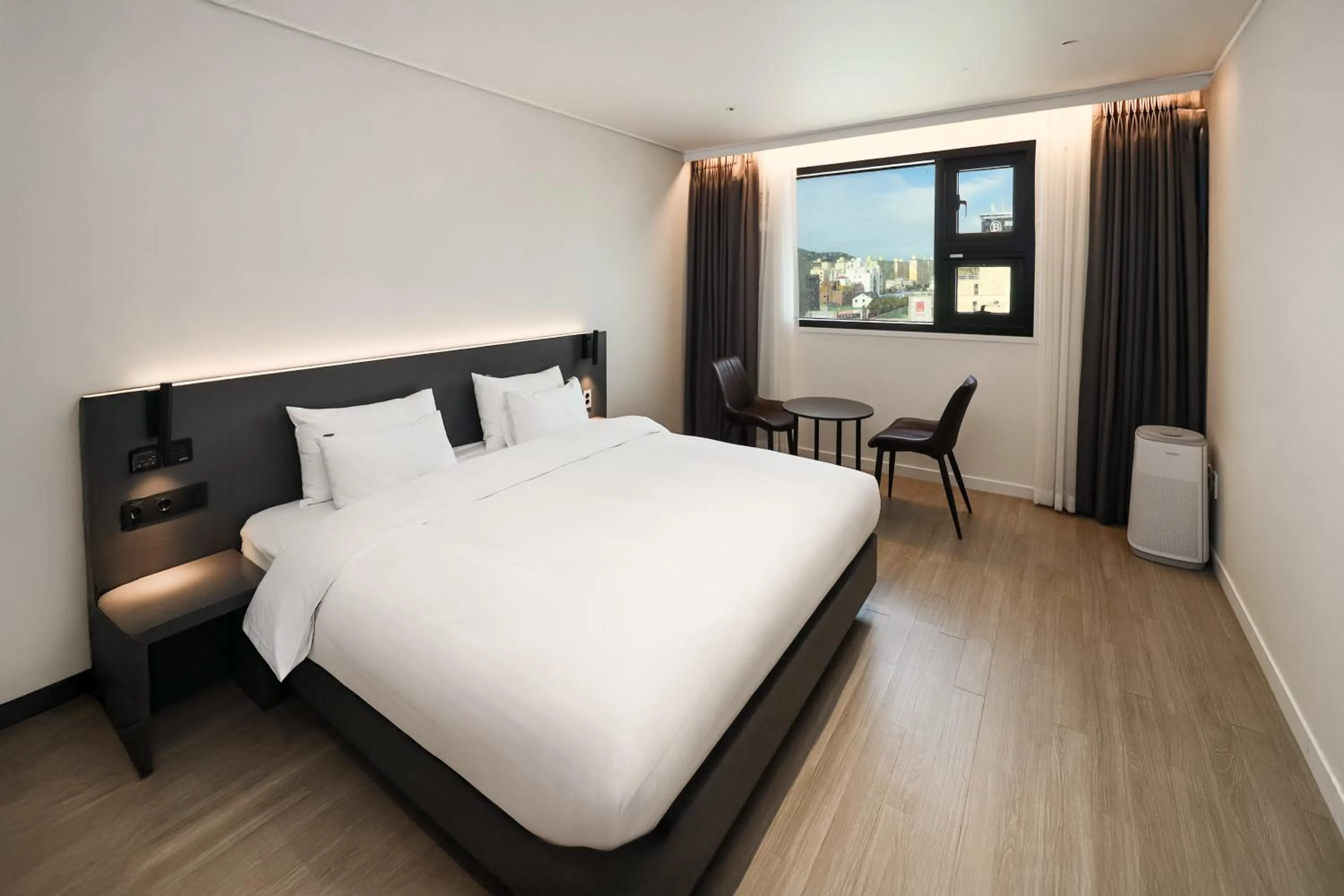 Decorative detail, Bed in Hound Hotel Mokpo Peace Plaza