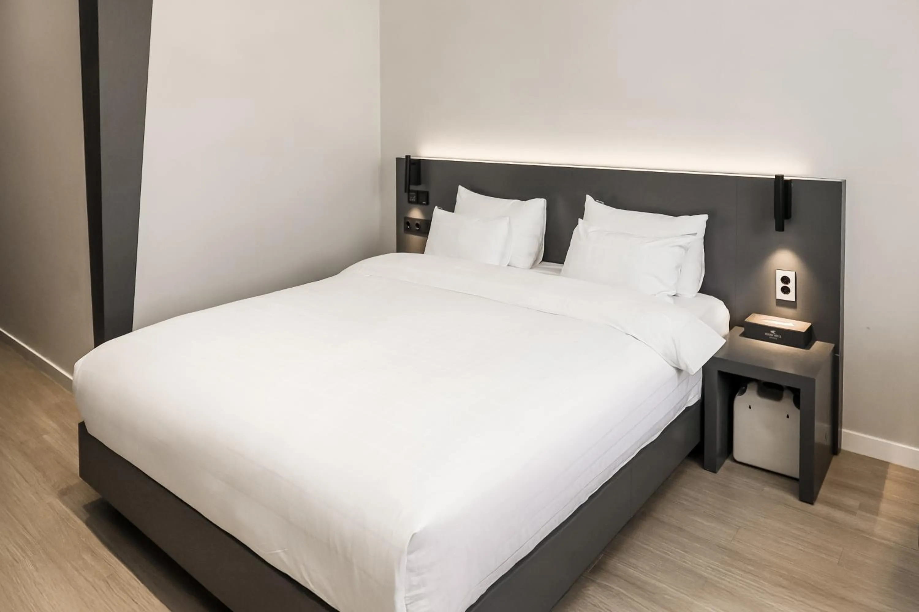 Photo of the whole room, Bed in Hound Hotel Mokpo Peace Plaza