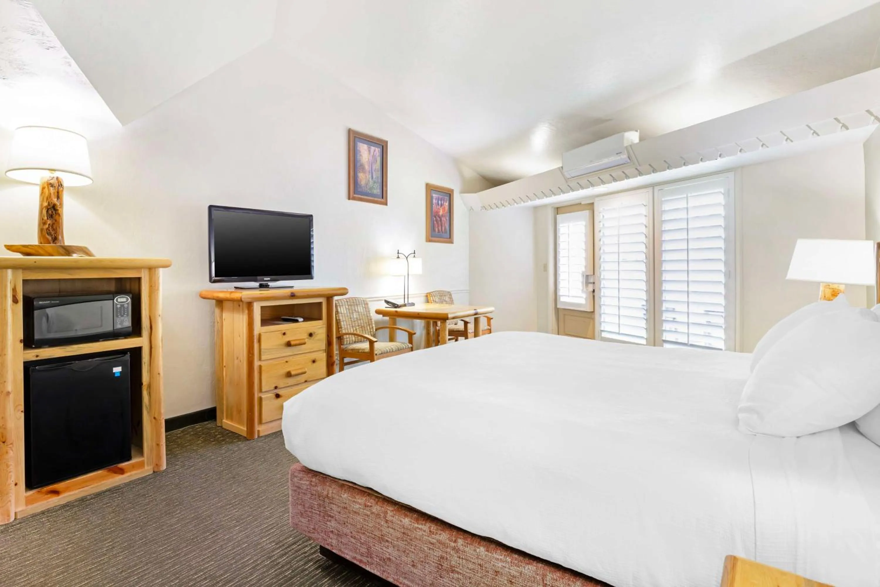 Bedroom, Bed in Best Western East Zion Thunderbird Lodge