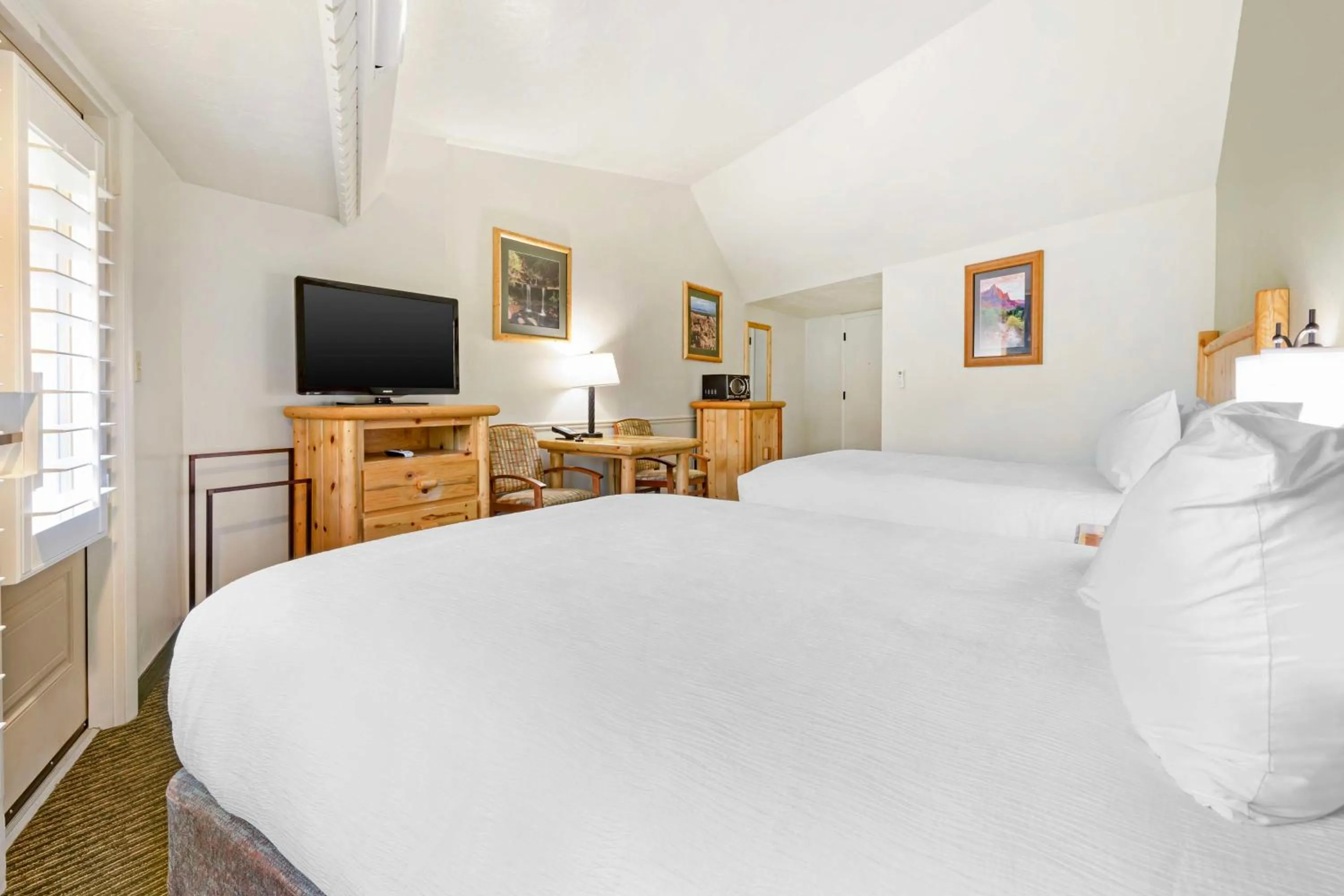 Bedroom, Bed in Best Western East Zion Thunderbird Lodge