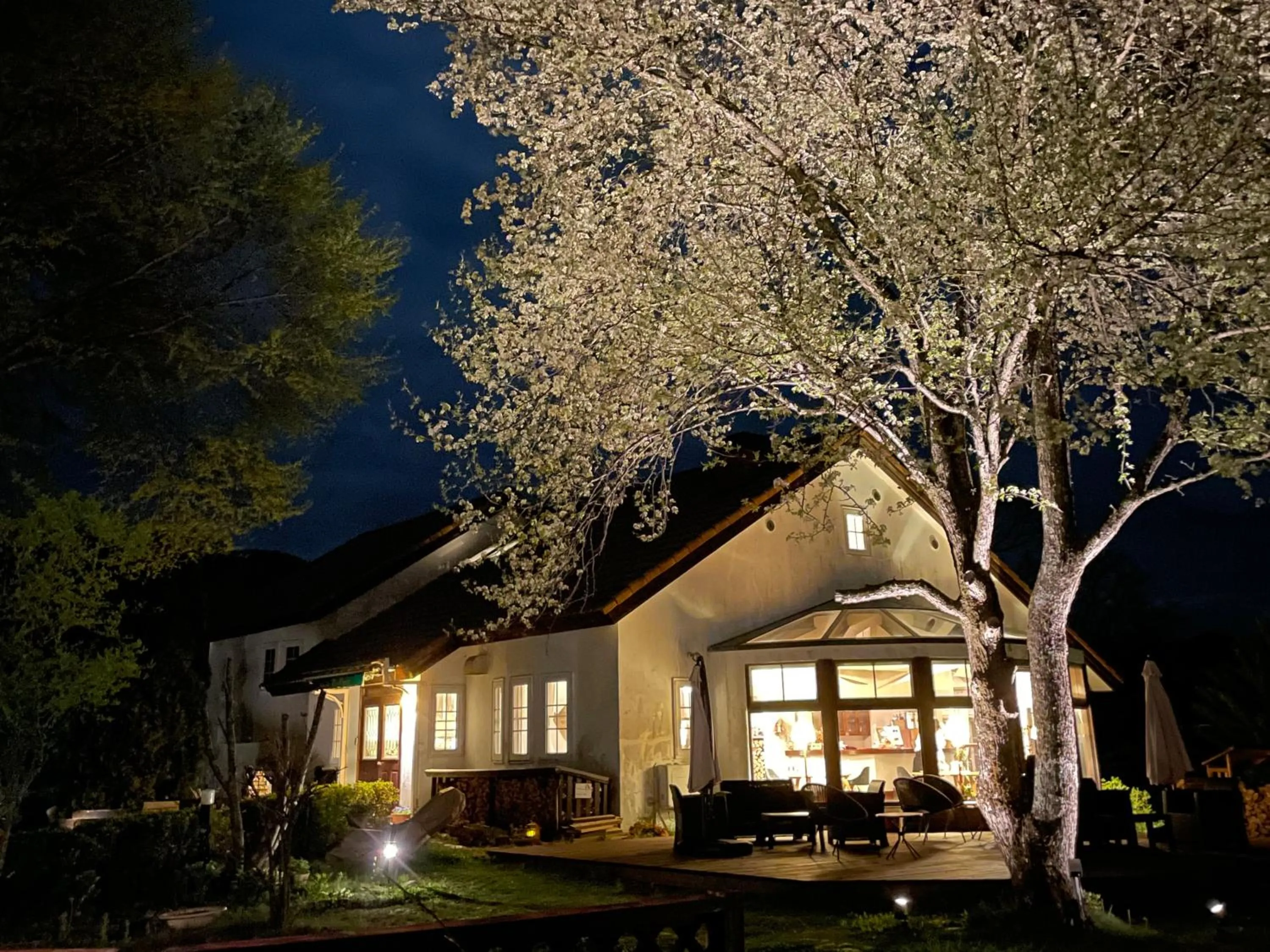 Property building in Kiyosatokogen Country Inn The Classic