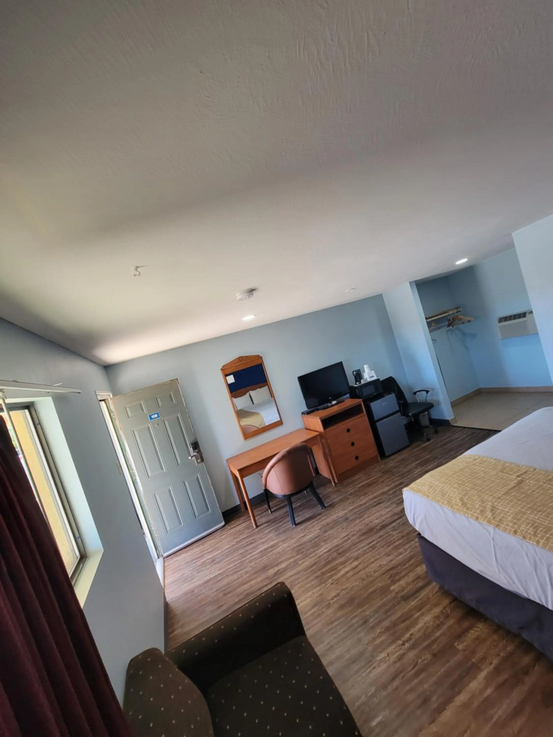 Bedroom, Bed in Travelodge by Wyndham Clovis