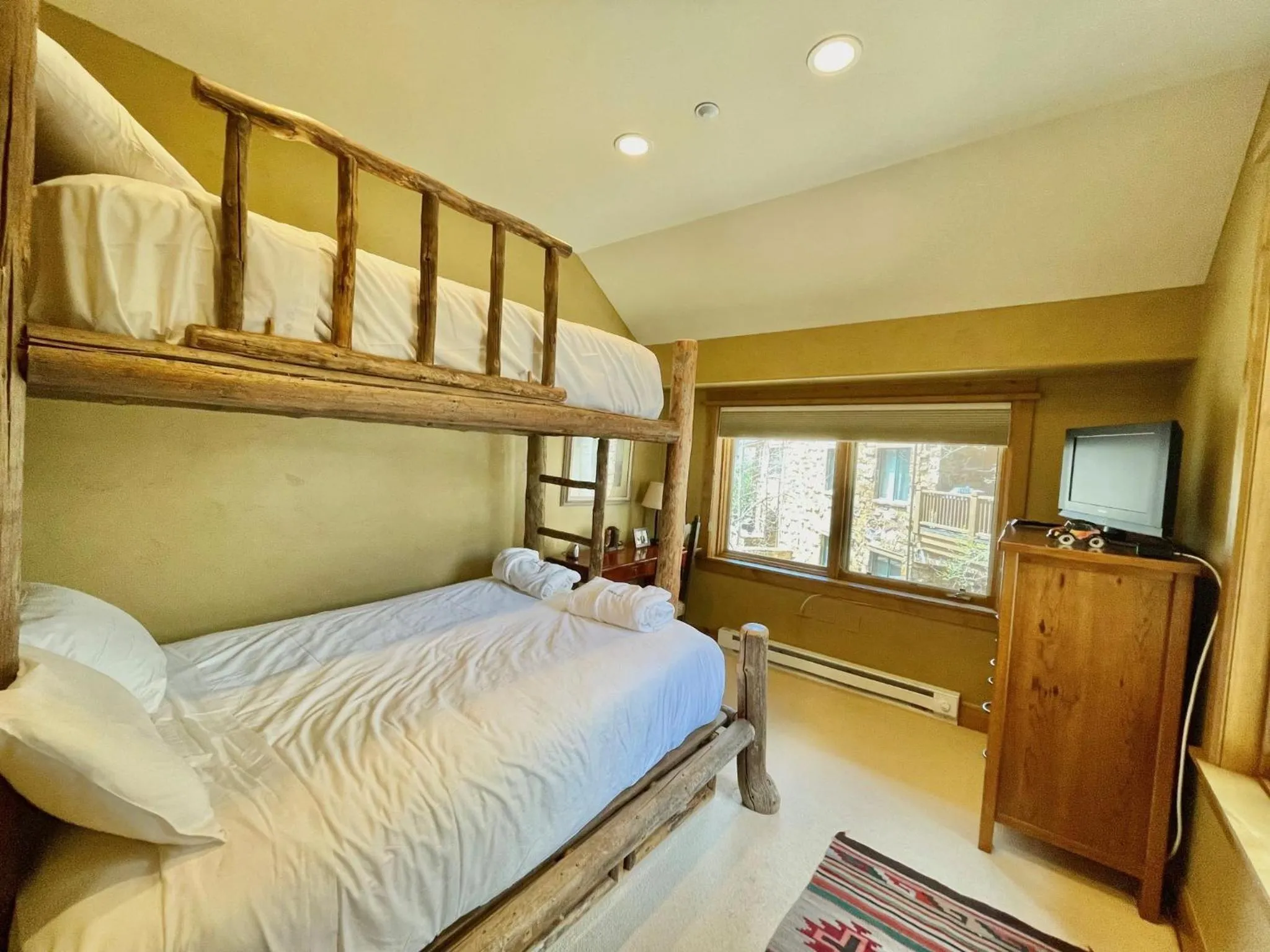 Bedroom, Bed in Arrowhead Village, A Vail Resorts Property