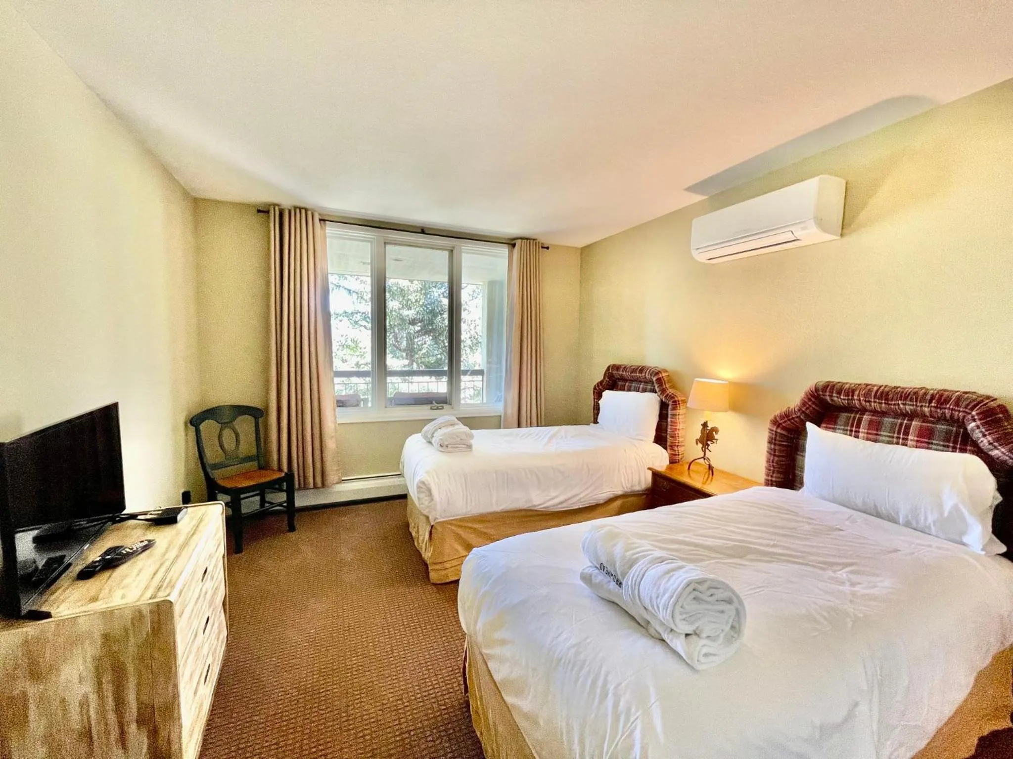 Bedroom, Bed in Arrowhead Village, A Vail Resorts Property