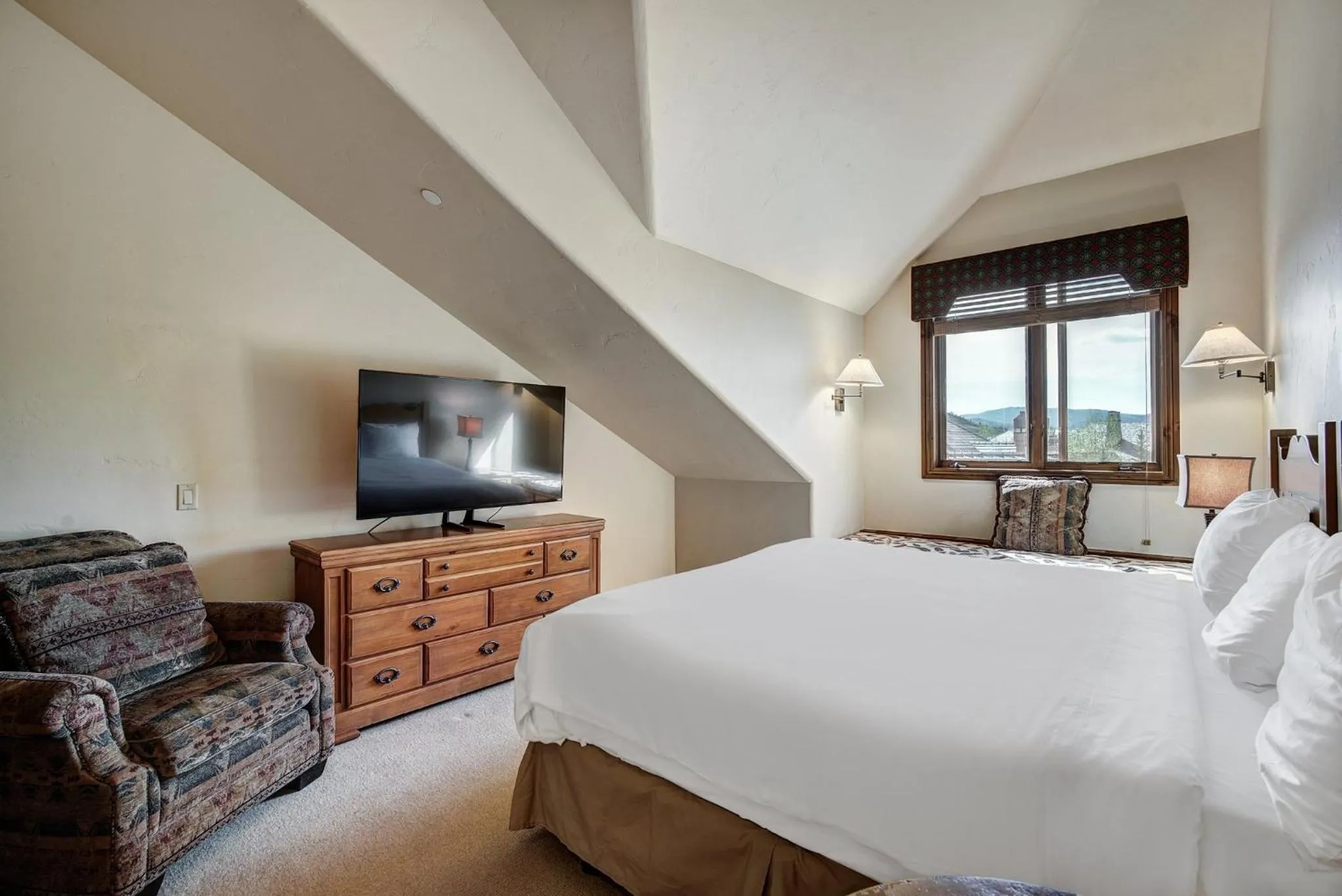 Bedroom, Bed in Arrowhead Village, A Vail Resorts Property