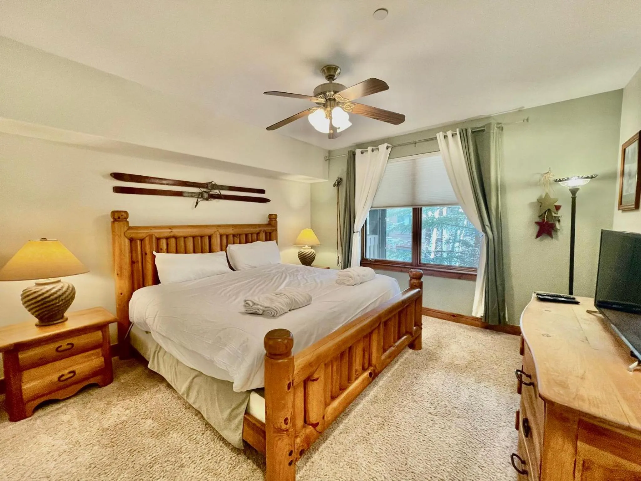 Bedroom, Bed in Arrowhead Village, A Vail Resorts Property