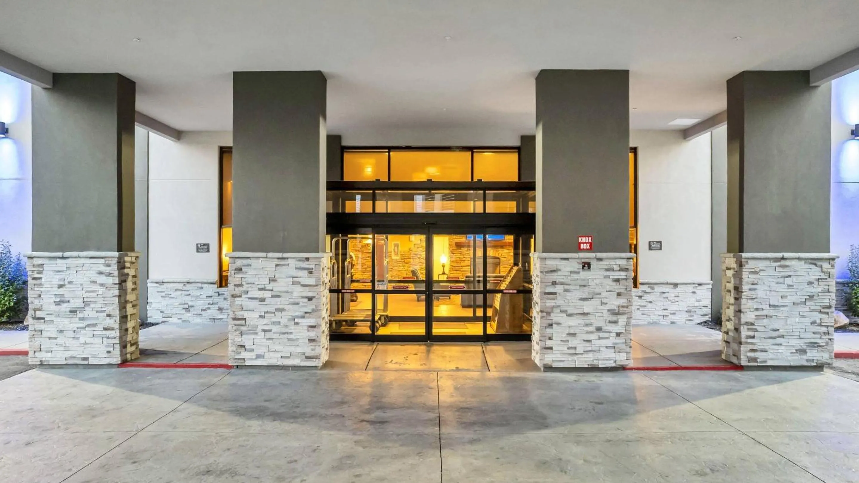 Property building in Comfort Inn Murray – Salt Lake City South