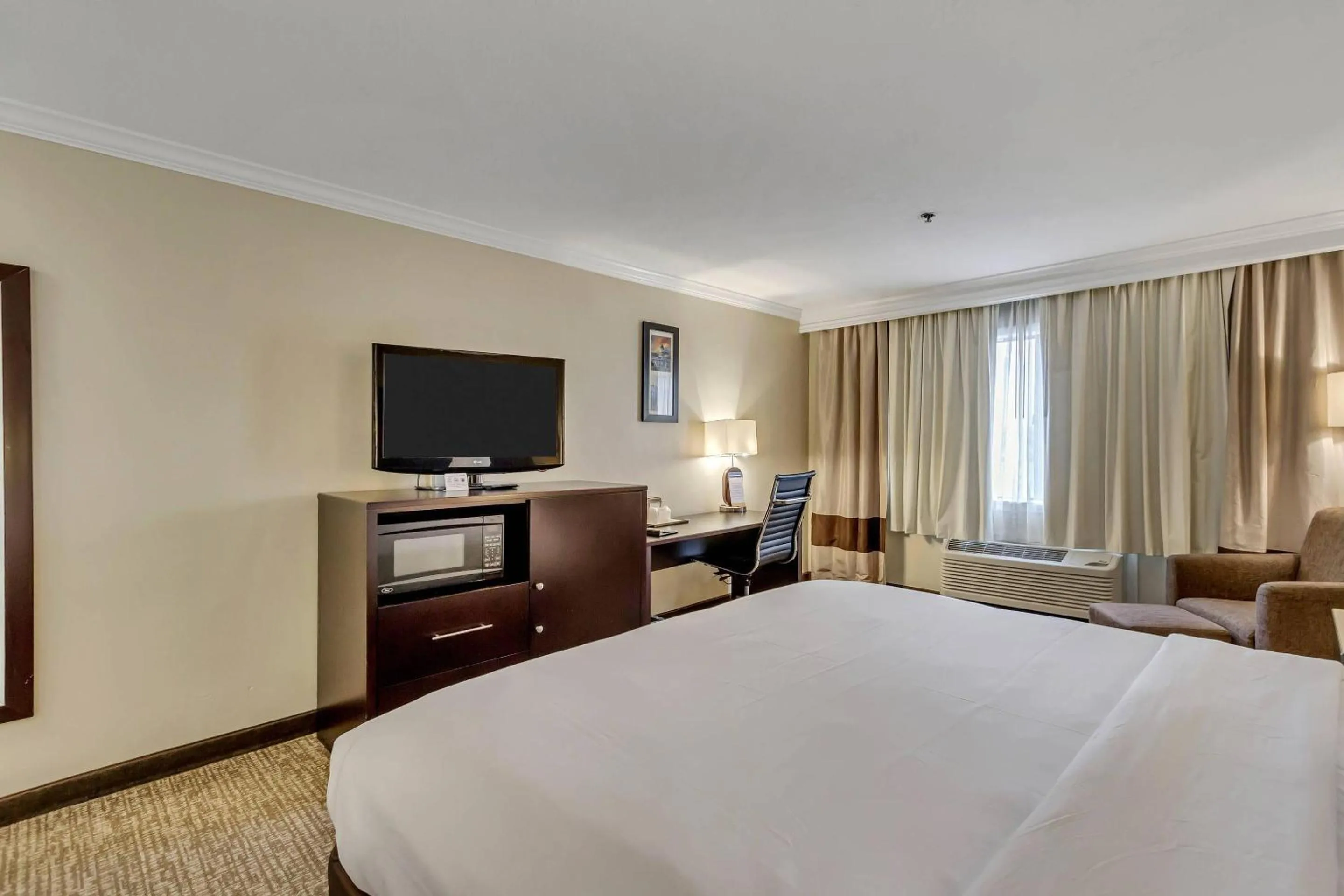 Bedroom, Bed in Comfort Inn Murray – Salt Lake City South