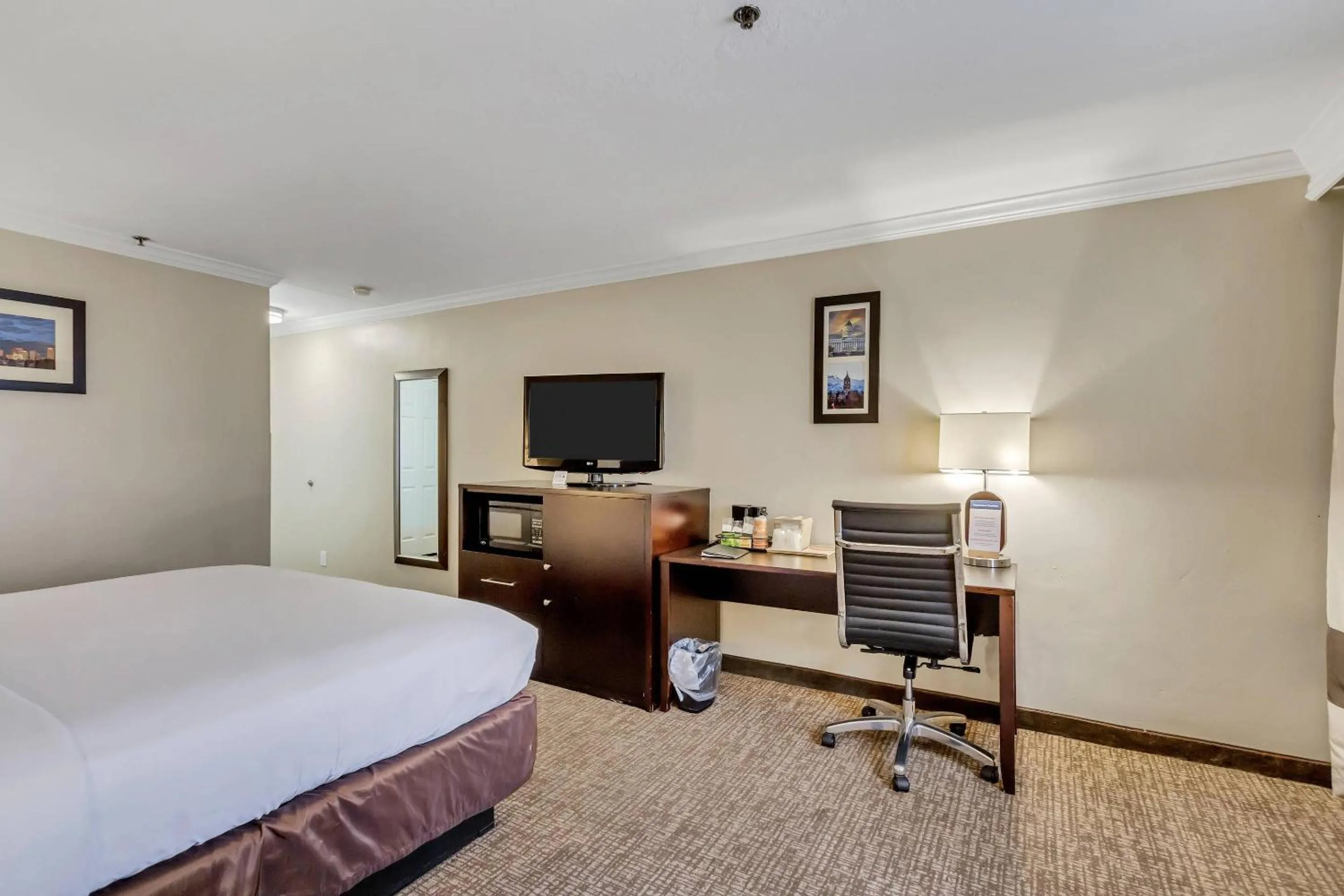 Bedroom, Bed in Comfort Inn Murray – Salt Lake City South