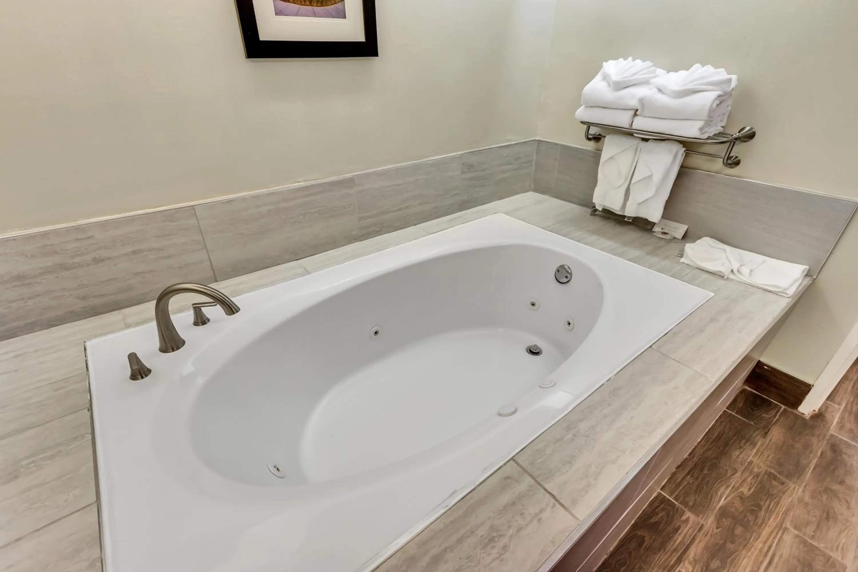 Hot Tub in Comfort Inn Murray – Salt Lake City South