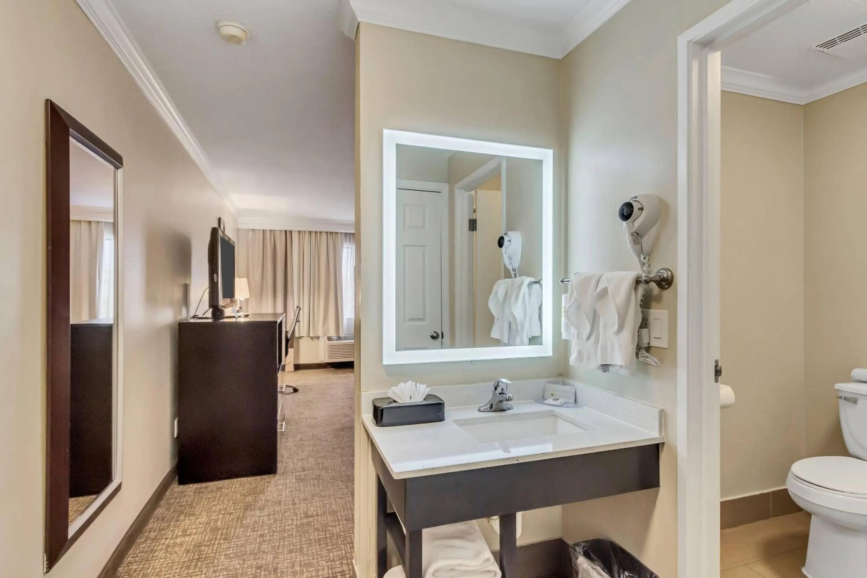 Bedroom in Comfort Inn Murray – Salt Lake City South