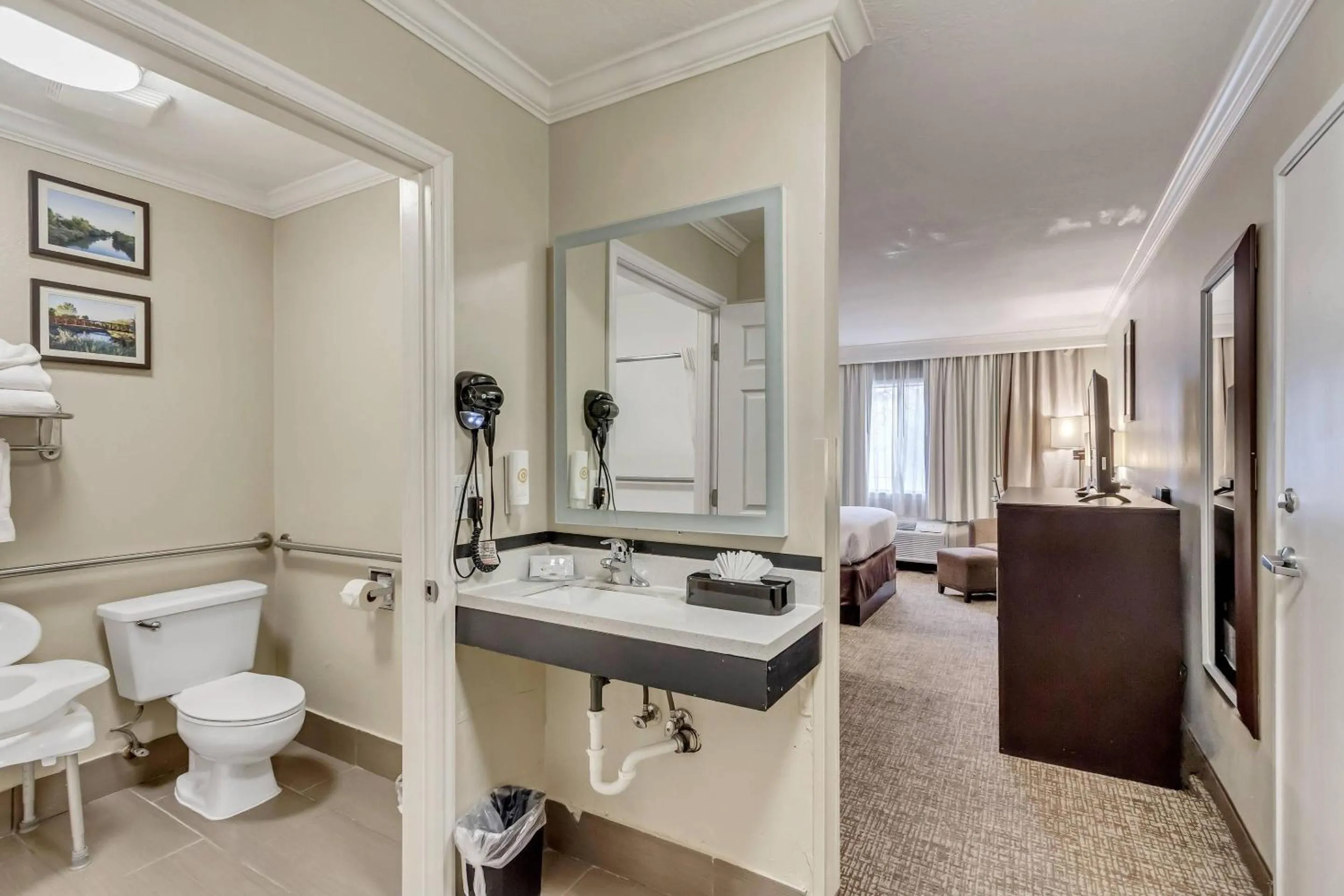 Bedroom in Comfort Inn Murray – Salt Lake City South