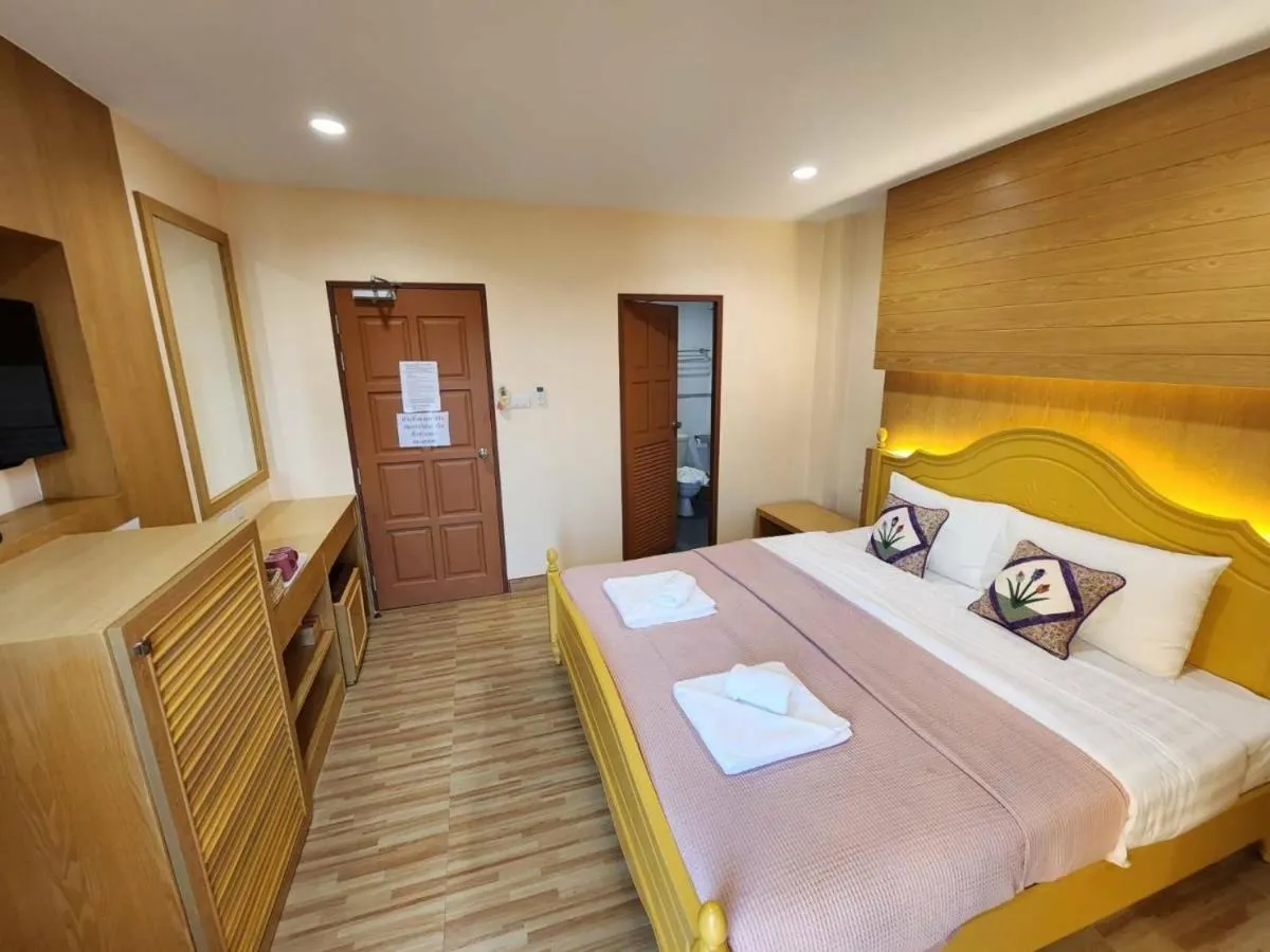 Bed in Alaita Hostel Patong