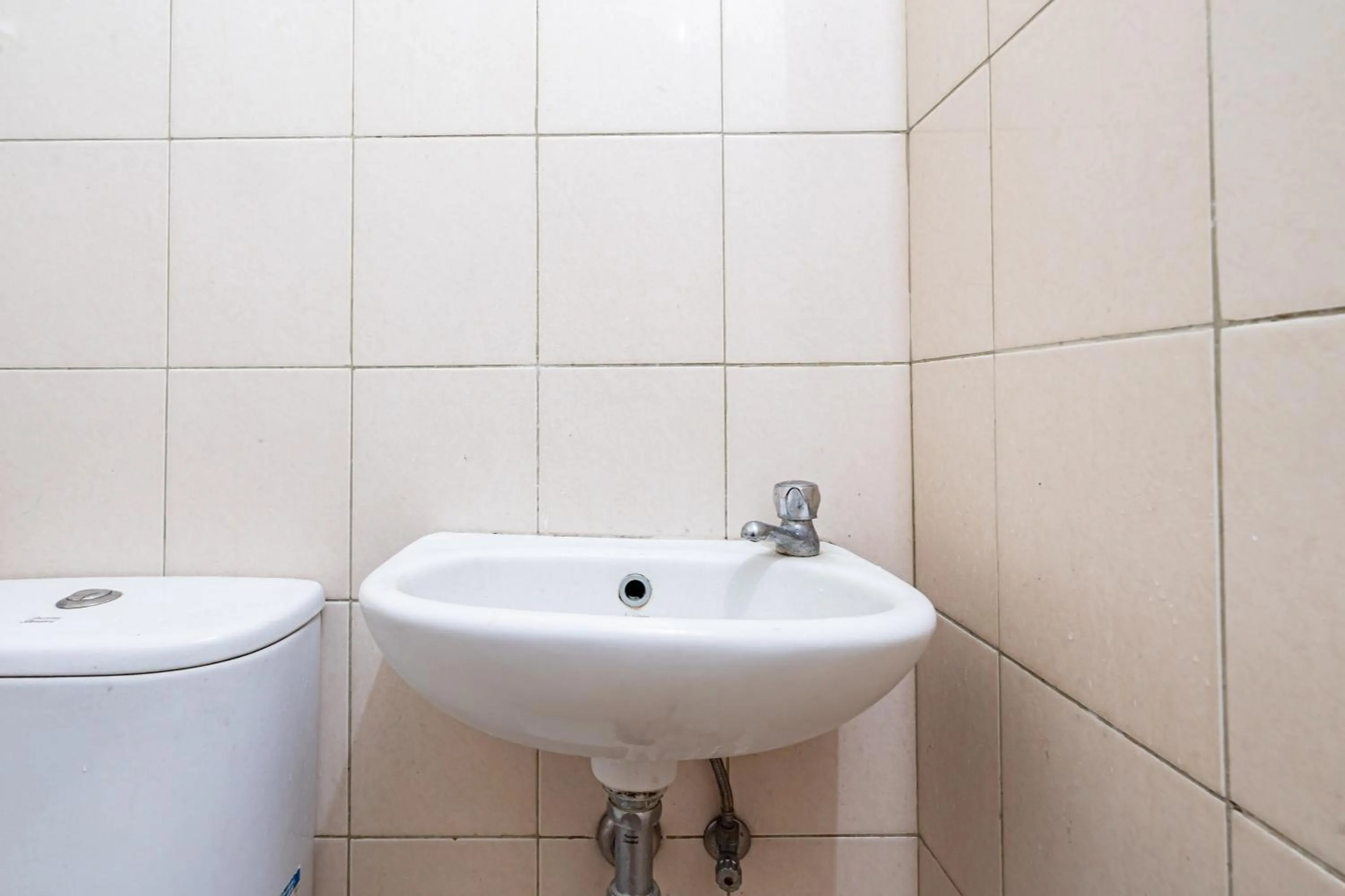 Bathroom in Hotel O Tamansari Panoramic Apartment By Anwar