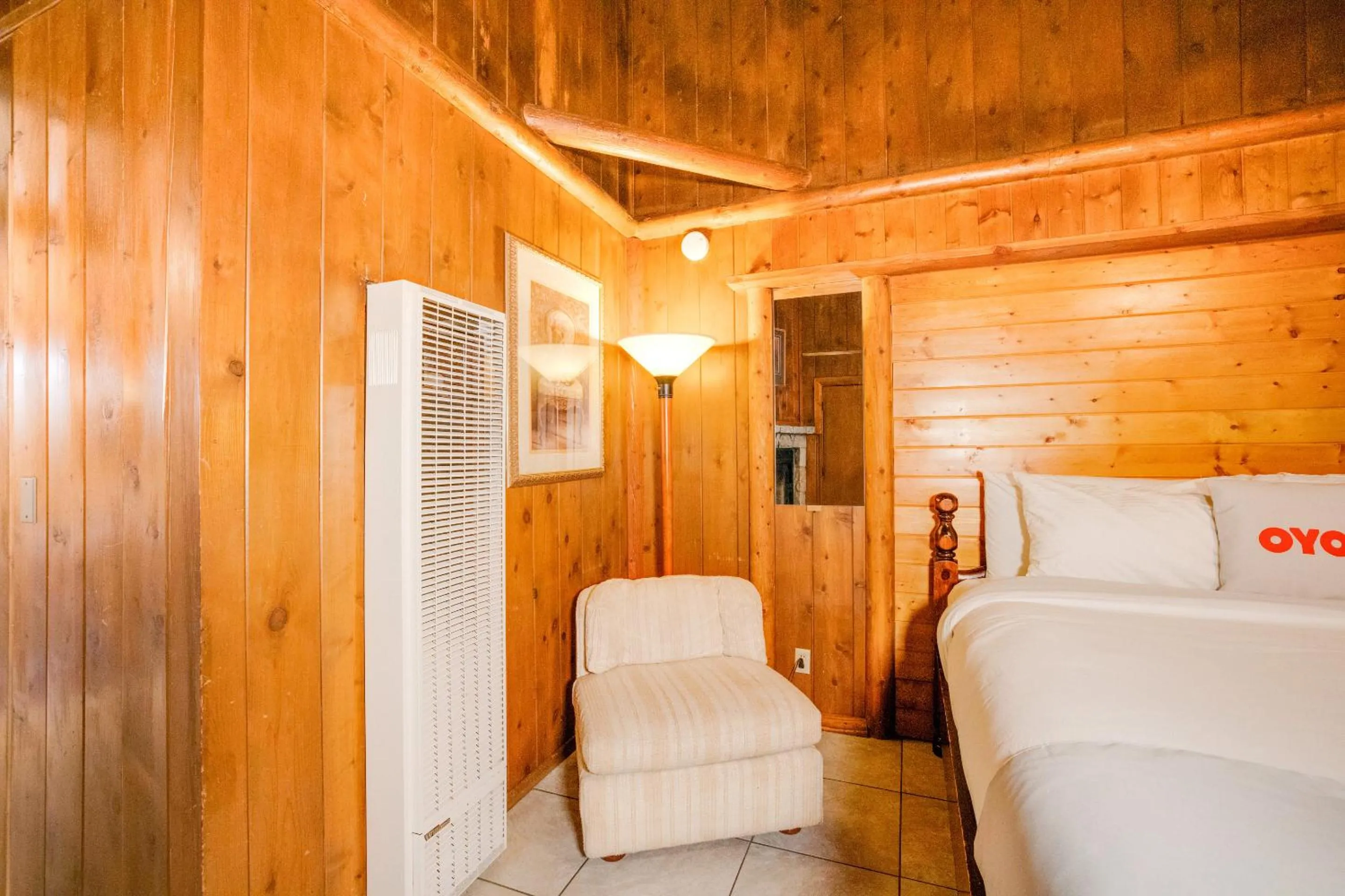 Bedroom, Bed in Arrowhead Tree Top Lodge