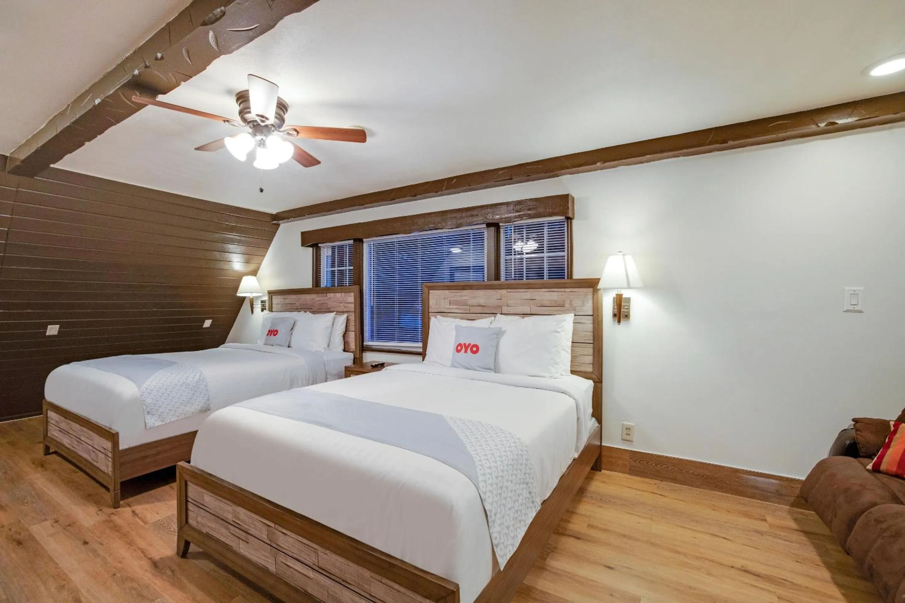 Bedroom, Bed in Arrowhead Tree Top Lodge