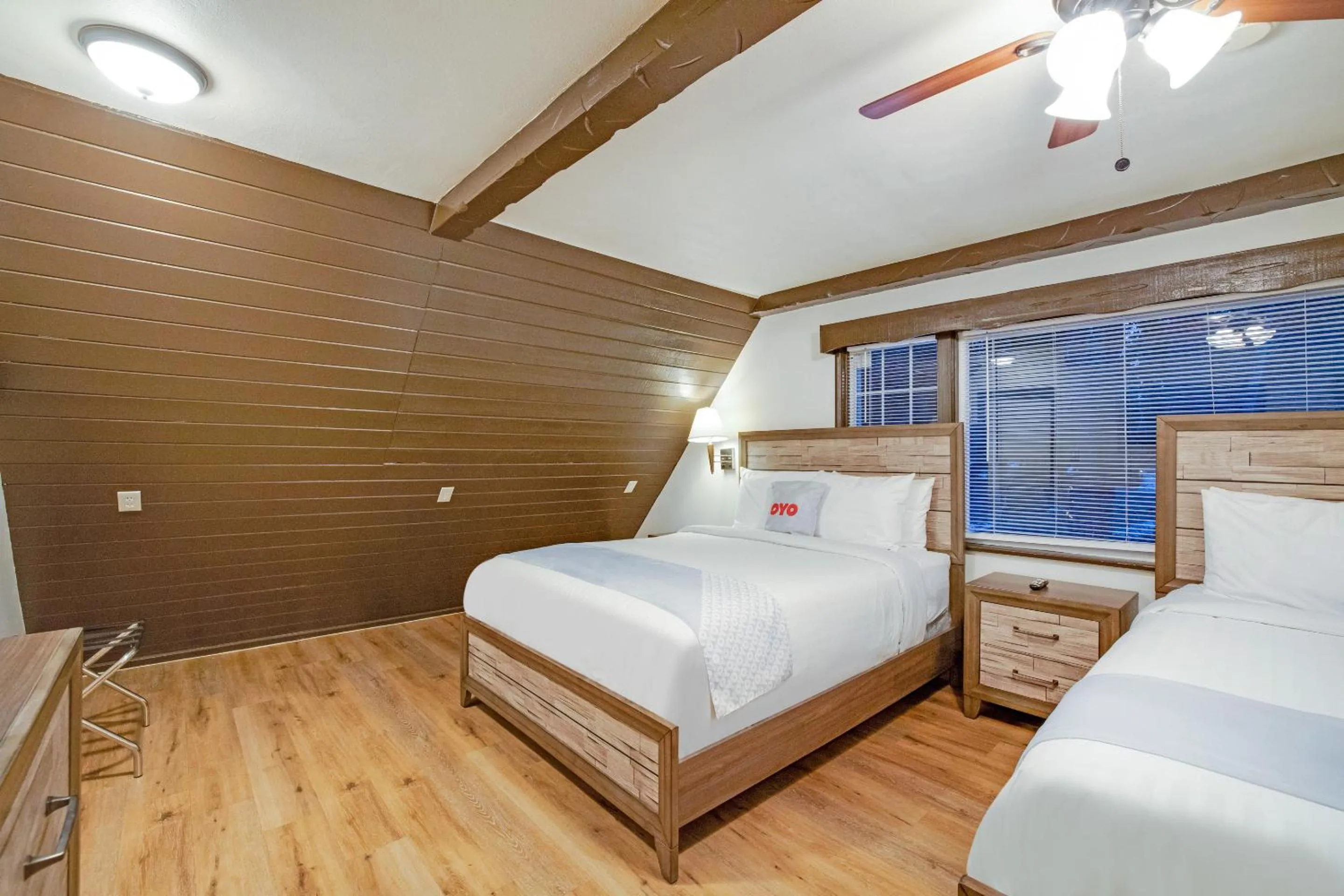 Bedroom, Bed in Arrowhead Tree Top Lodge