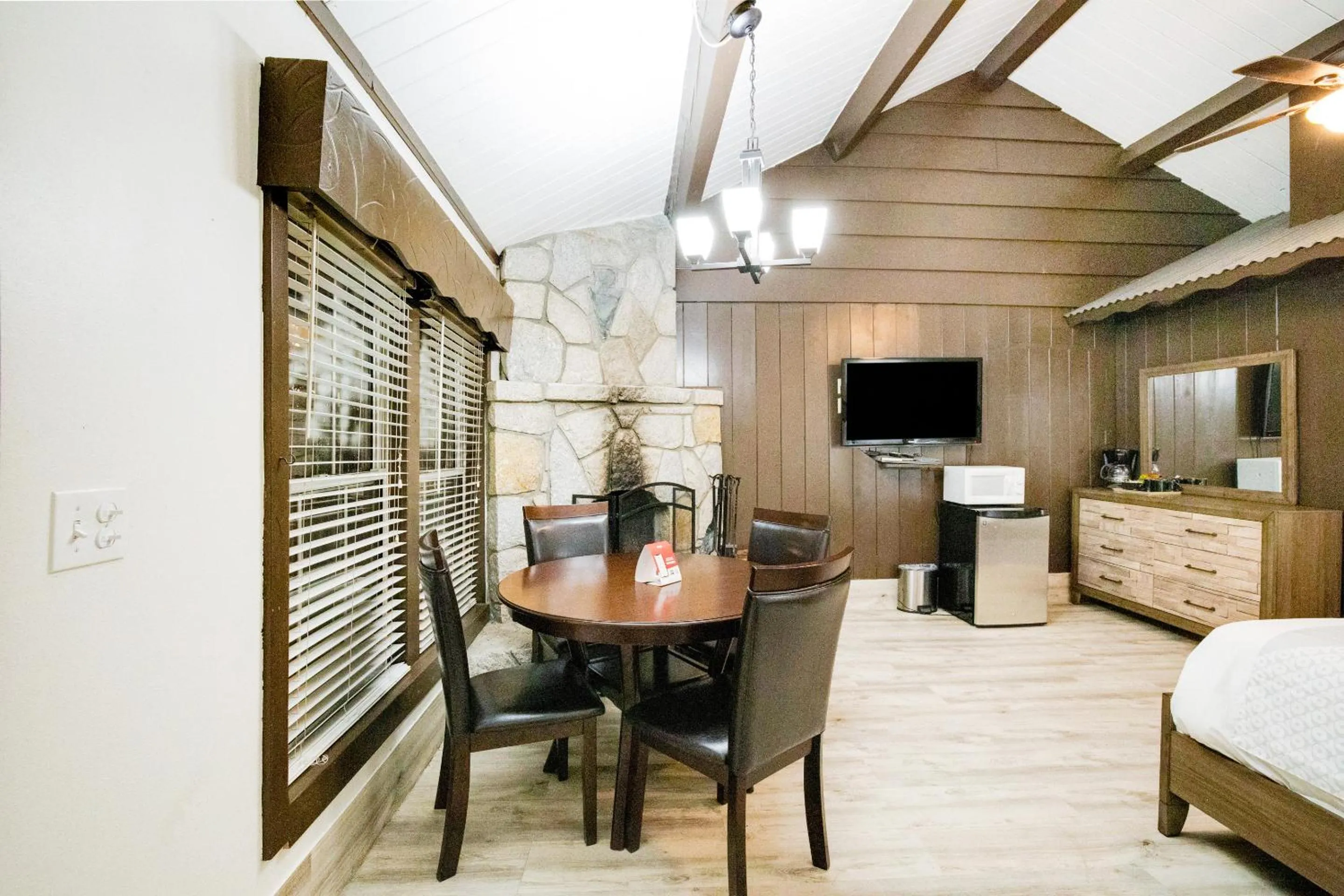 Area and facilities, Bed in Arrowhead Tree Top Lodge