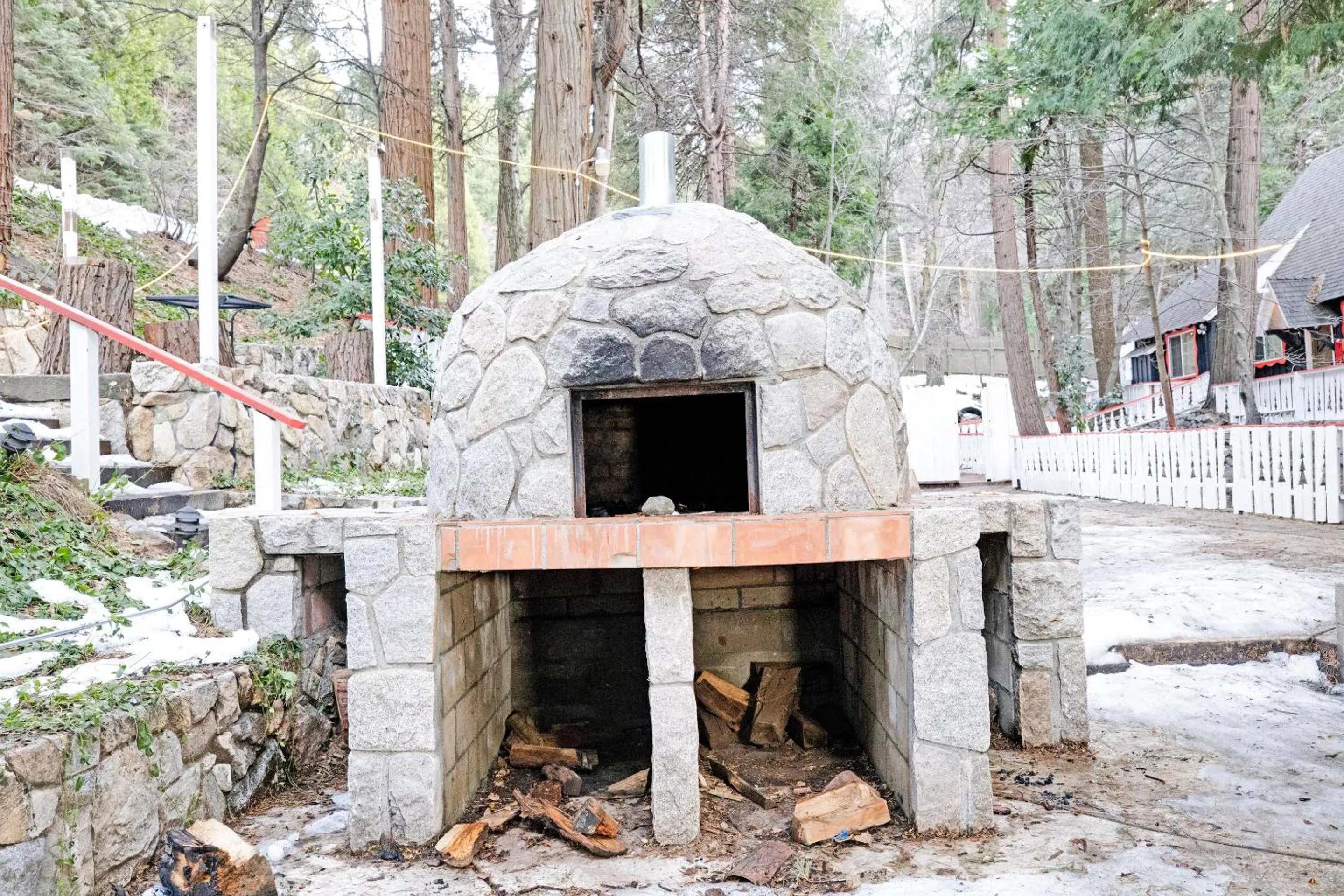 Facade/entrance in Arrowhead Tree Top Lodge