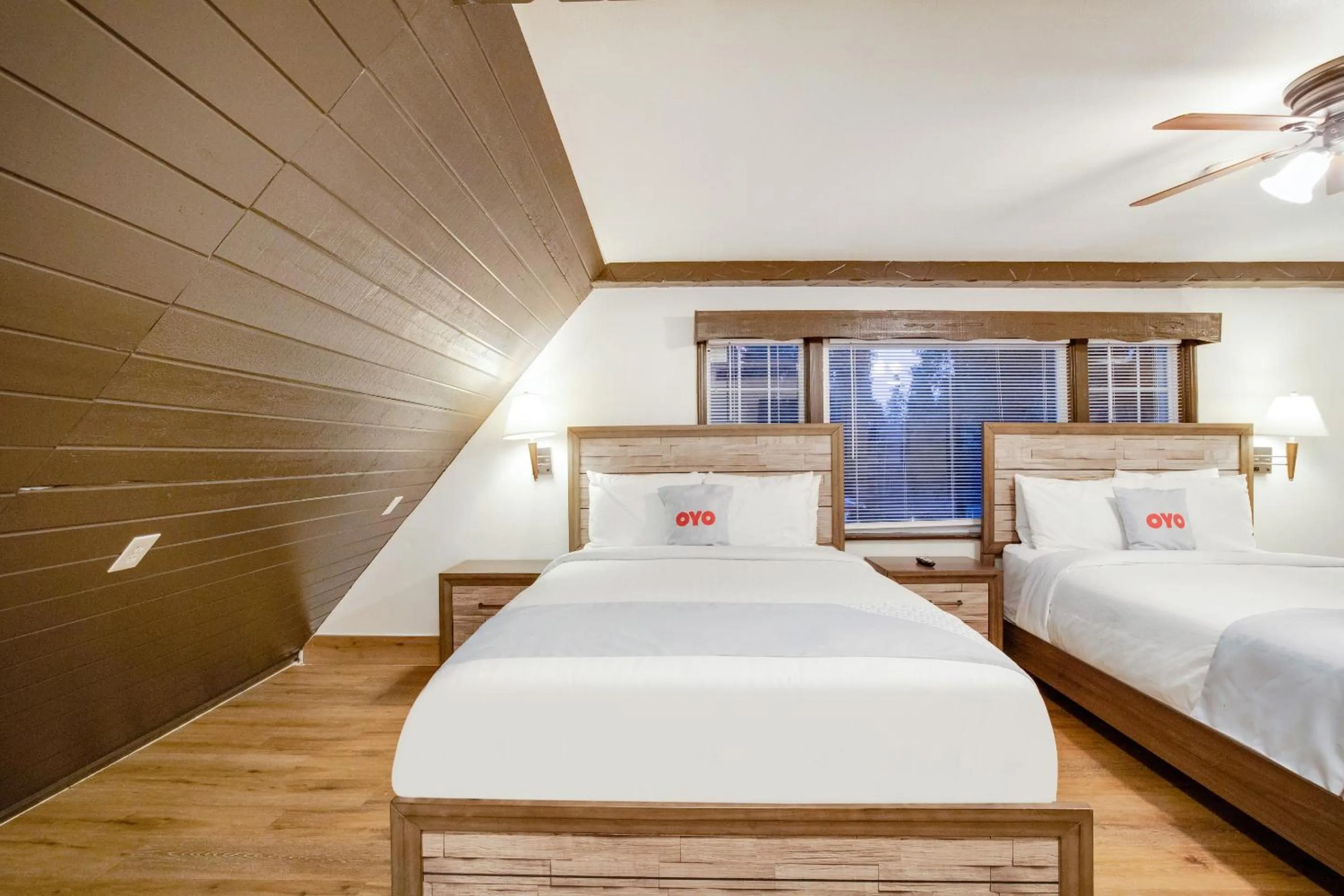 Bedroom, Bed in Arrowhead Tree Top Lodge