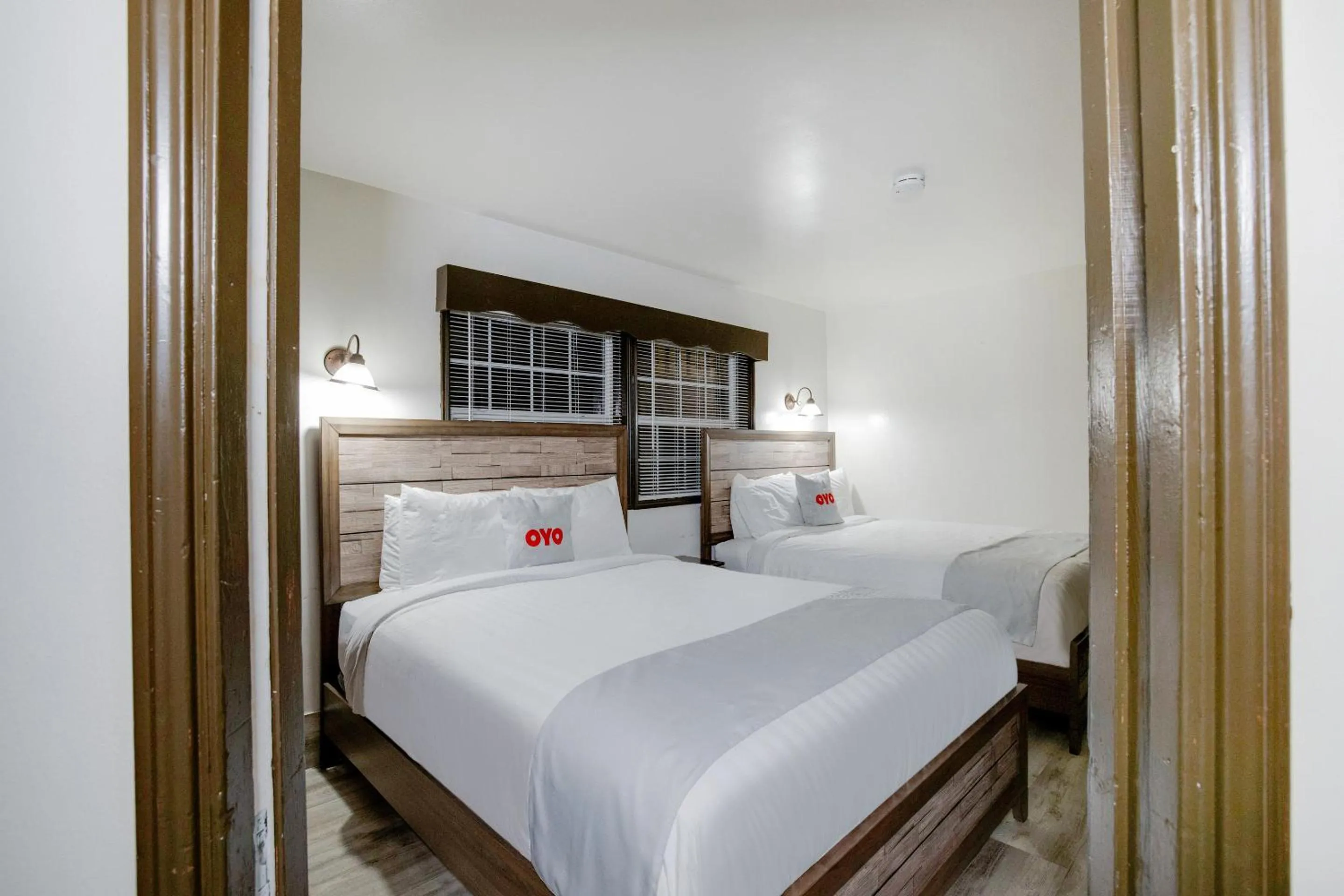 Bedroom, Bed in Arrowhead Tree Top Lodge