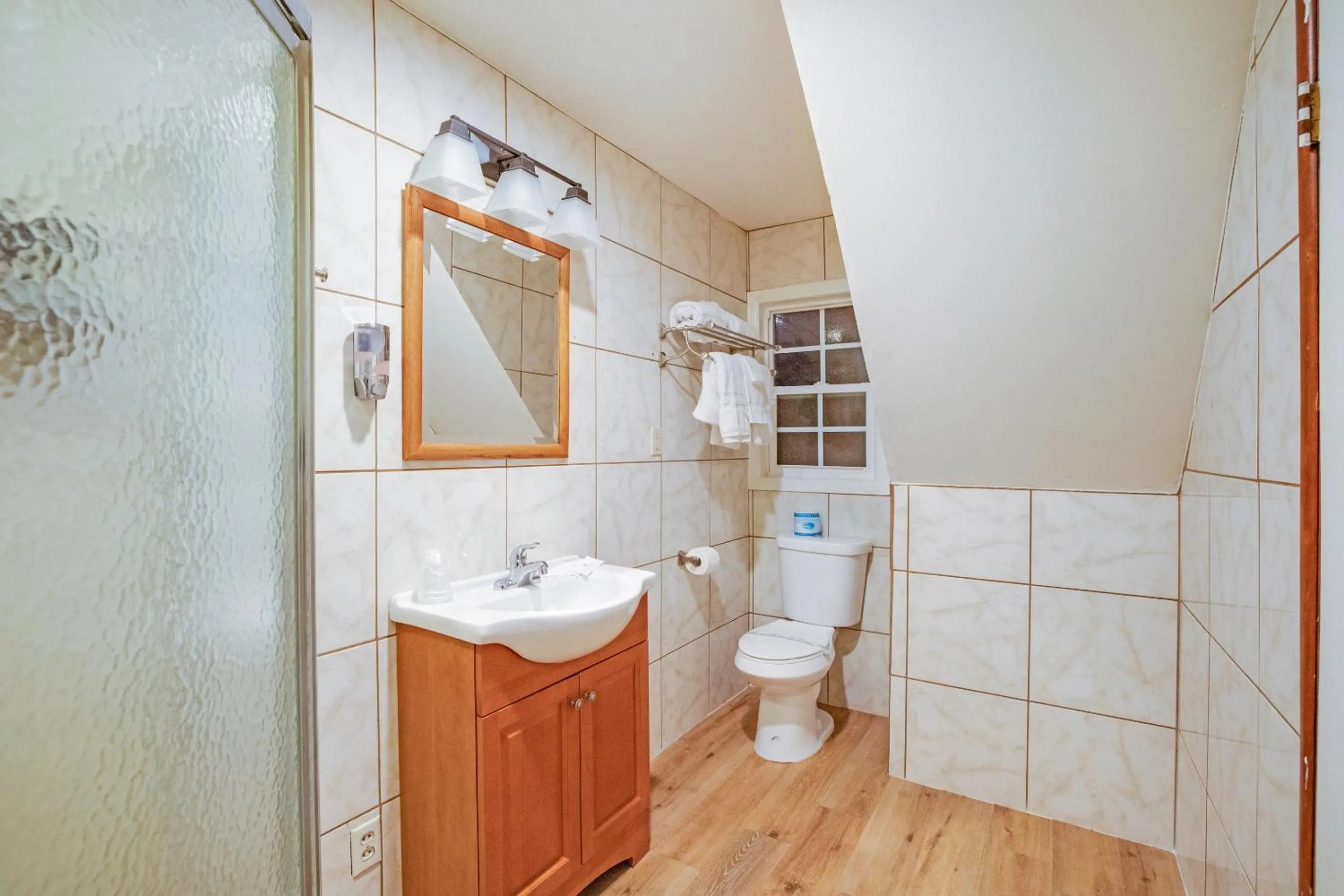 Bathroom in Arrowhead Tree Top Lodge