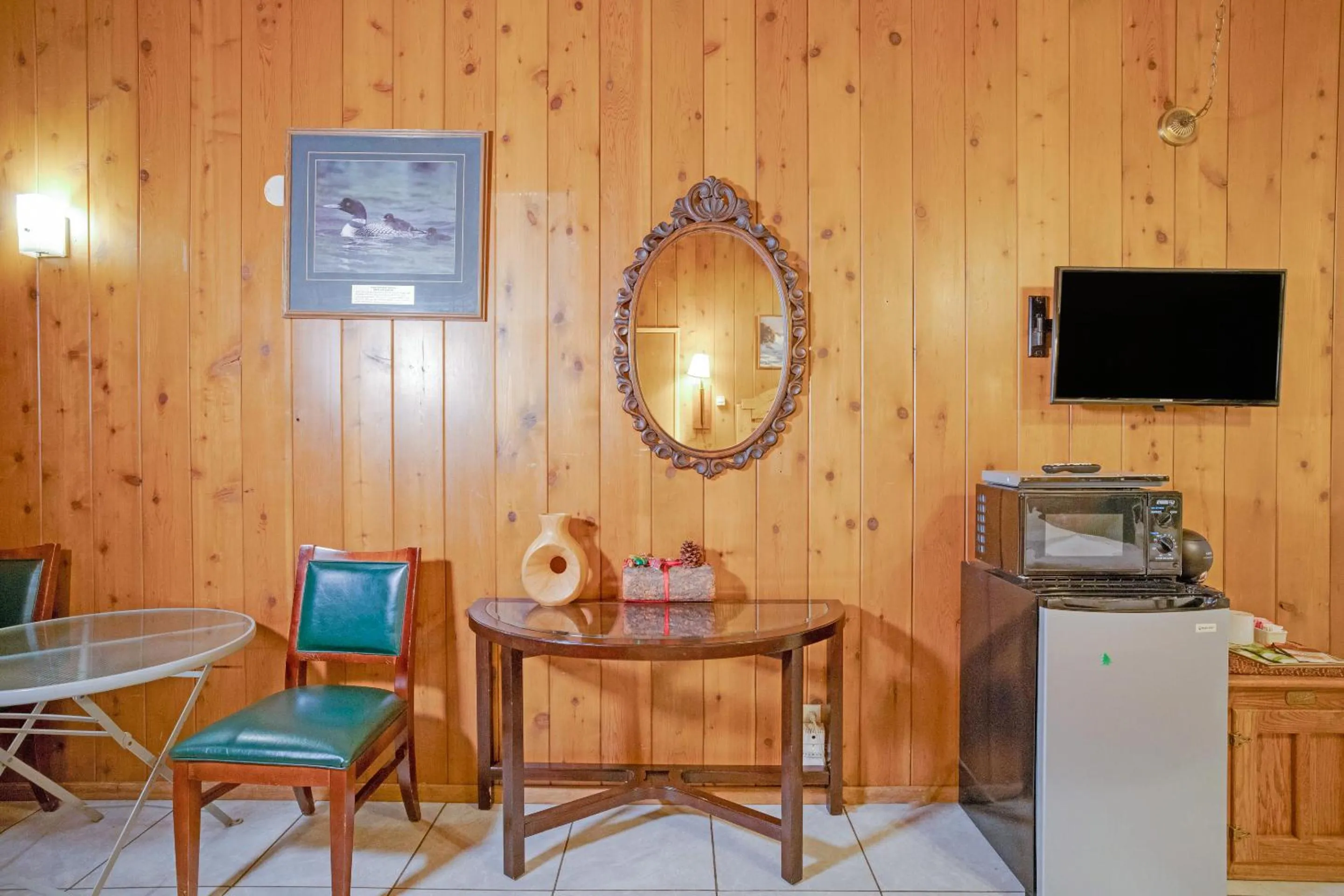 Dining area in Arrowhead Tree Top Lodge