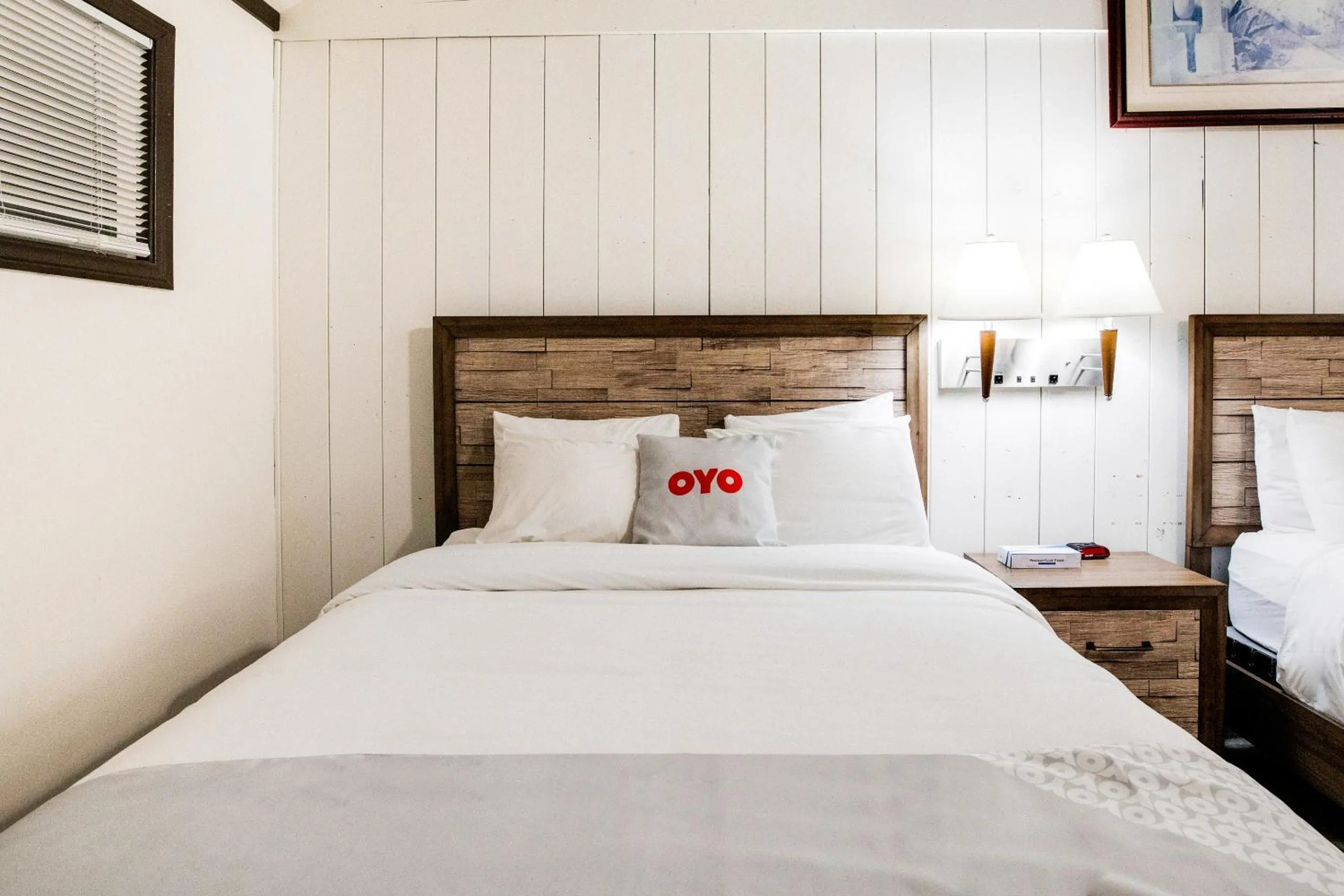 Bedroom, Bed in Arrowhead Tree Top Lodge